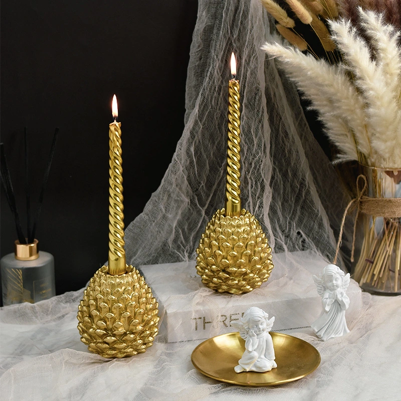 Mesa de navidad de oro y plata Pinecone Polyresin decorativos Pilar Candelabro