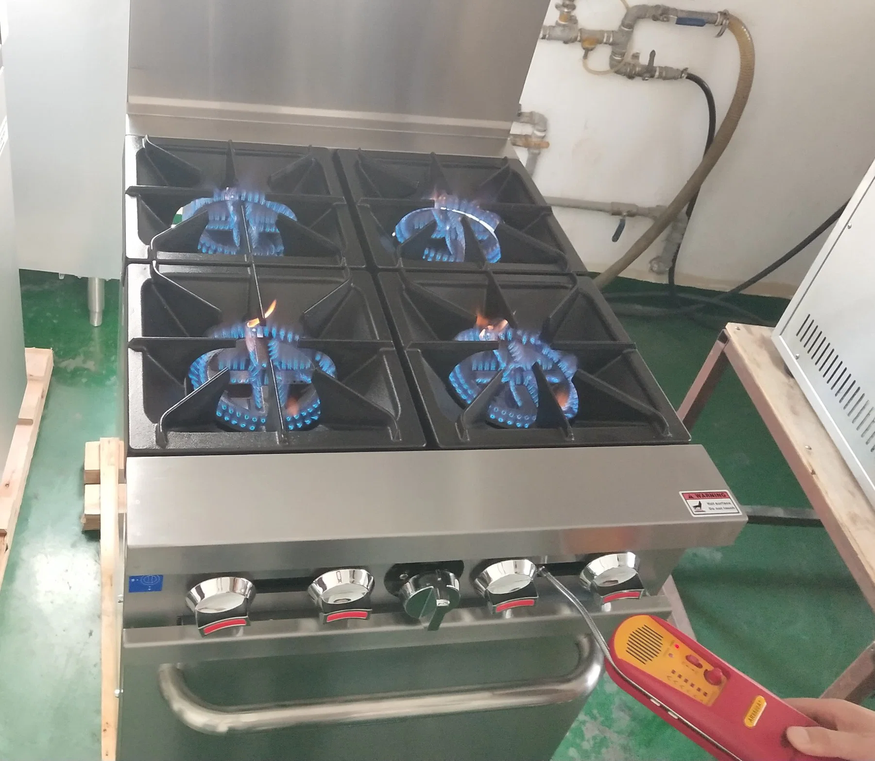 Commercial 4 Burner Gas Cooker Range with Gas Oven in Stainless Steel Hospitality Equipment (RGR24)