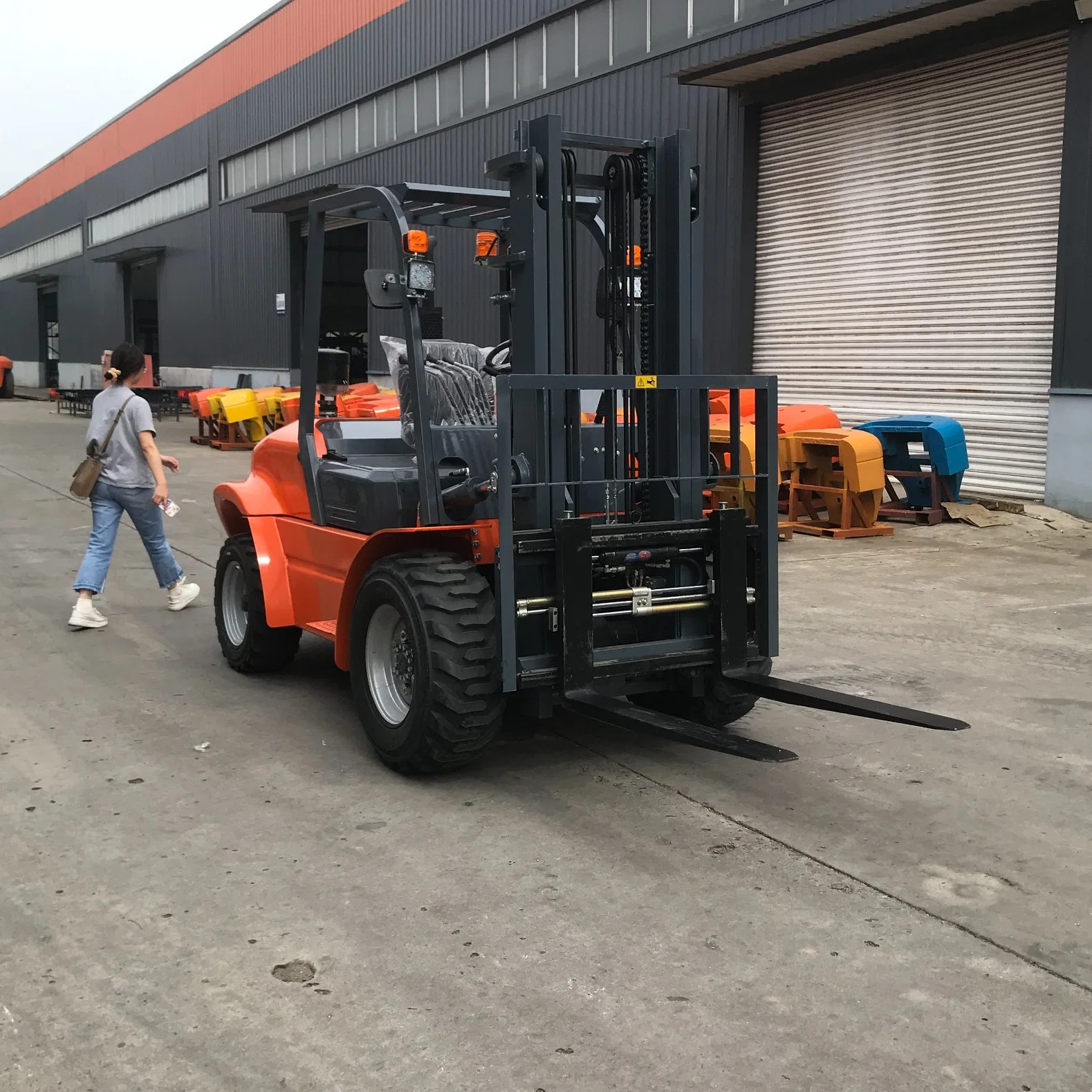 Precio de fábrica pequeño 2WD 4WD fuera de la carretera Forklifts 2,5ton 3ton 3,5ton Forklift todo terreno rugoso