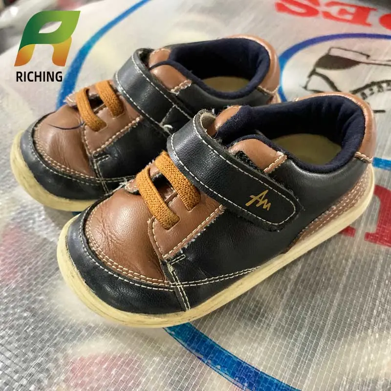 Primera clase Precio Mayorista/Proveedor Zapatos de segunda mano para niños 20kg por Sack A Grado niños usados Zapatos mixtos en Fardos