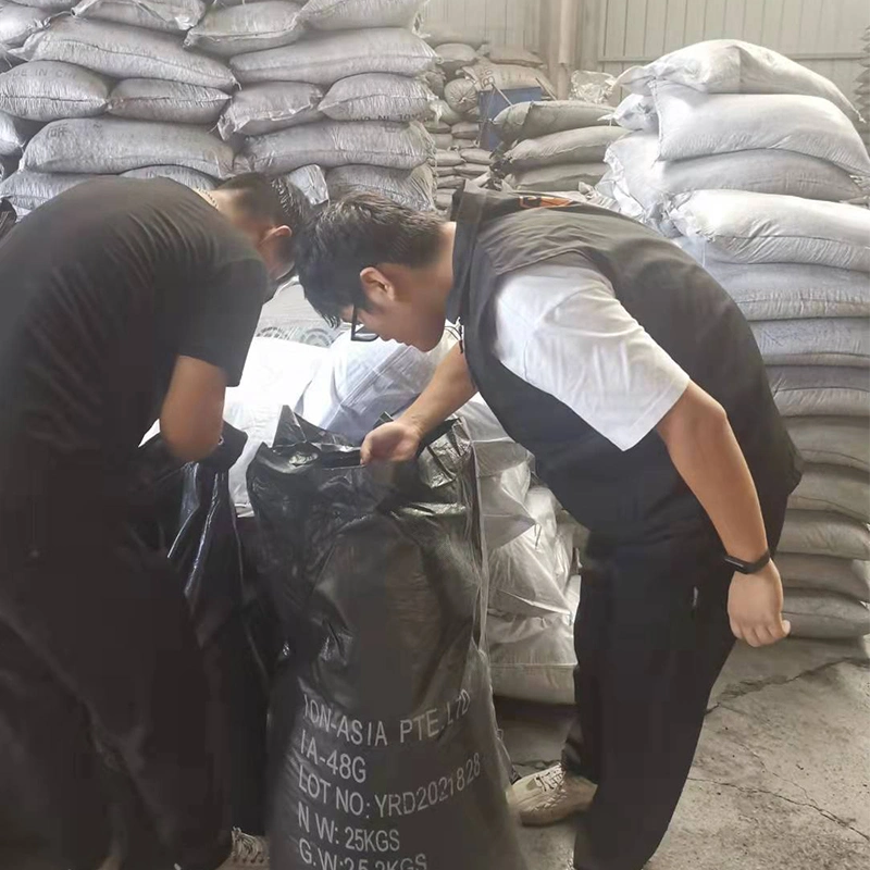 360 Kg par mètres cubes de la densité en vrac noir de carbone granulaire activé principalement utilisé dans le traitement des eaux Poe