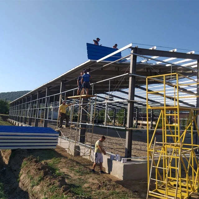 Galpão/Garagem/Armazém/Depósito de Construção Metálica Galvanizada/Pintada Estrutura de Aço Pré-fabricada/Pré-fabricada para Oficina/Armazém de Design de Estrutura de Aço para Edifício Industrial.