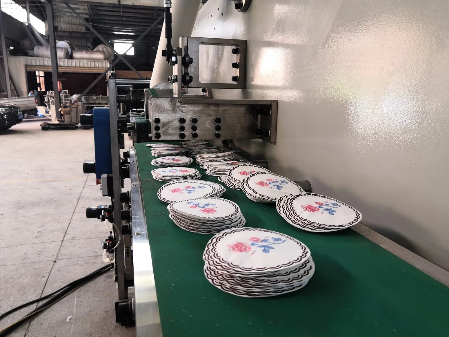 Automatic Cutting Printing Paper Cup Coaster Tray Machine in China