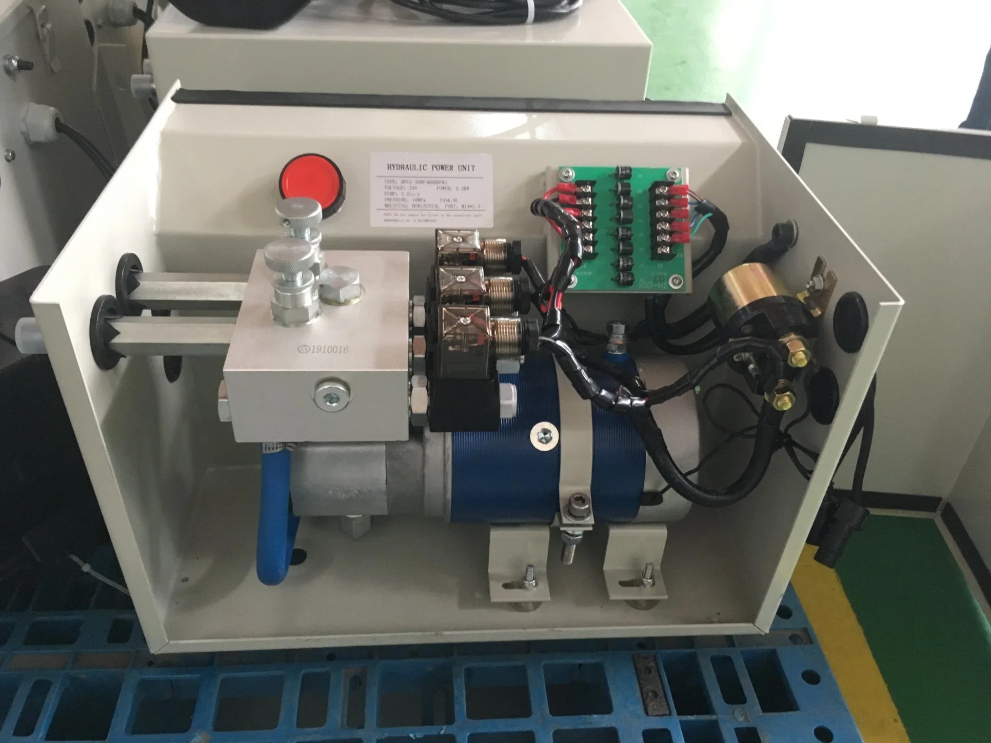 Hydraulic Control Device for Truck Loading and Unloading