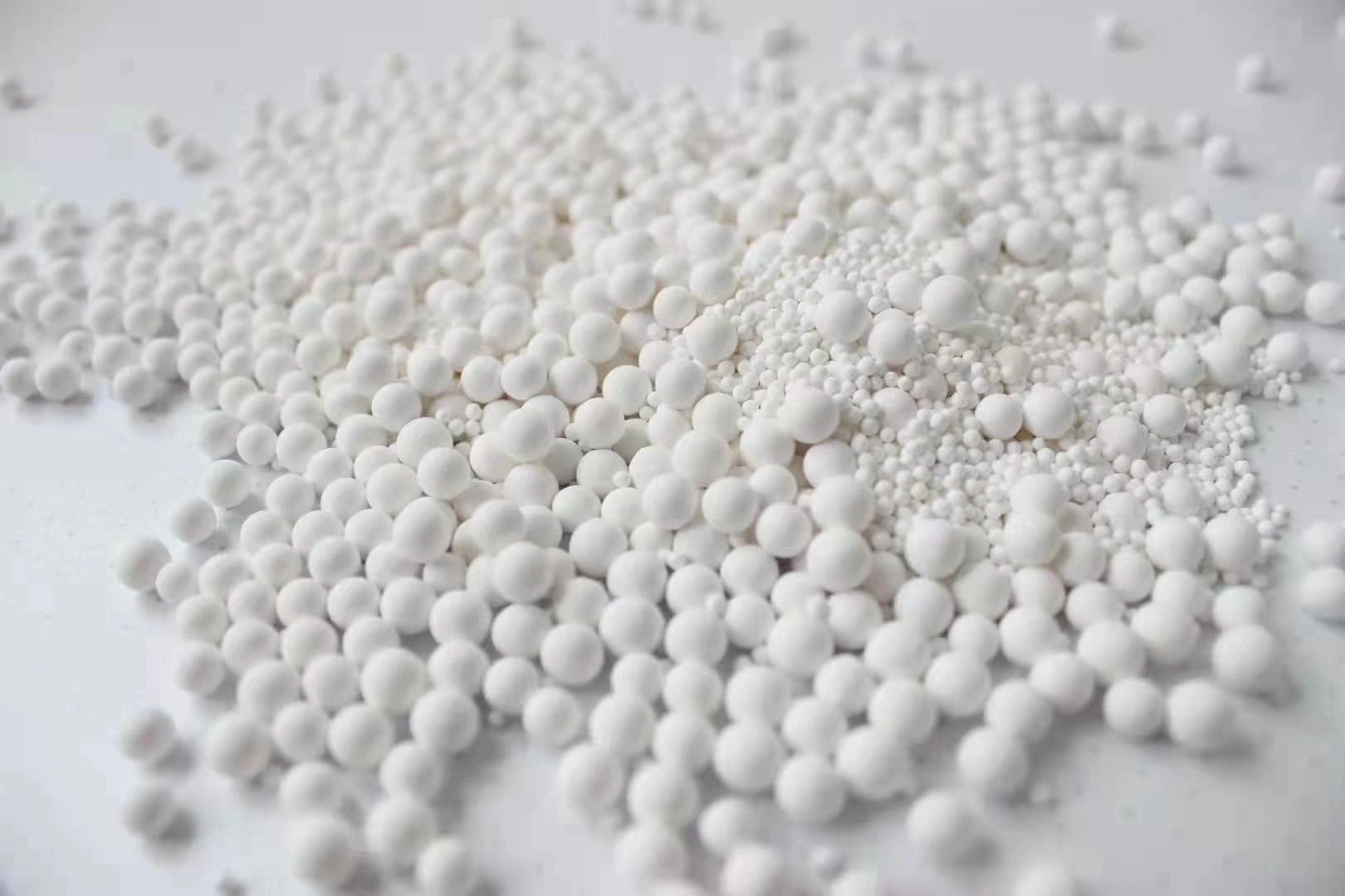 High Selectivity Activated Alumina Beads for Desiccators