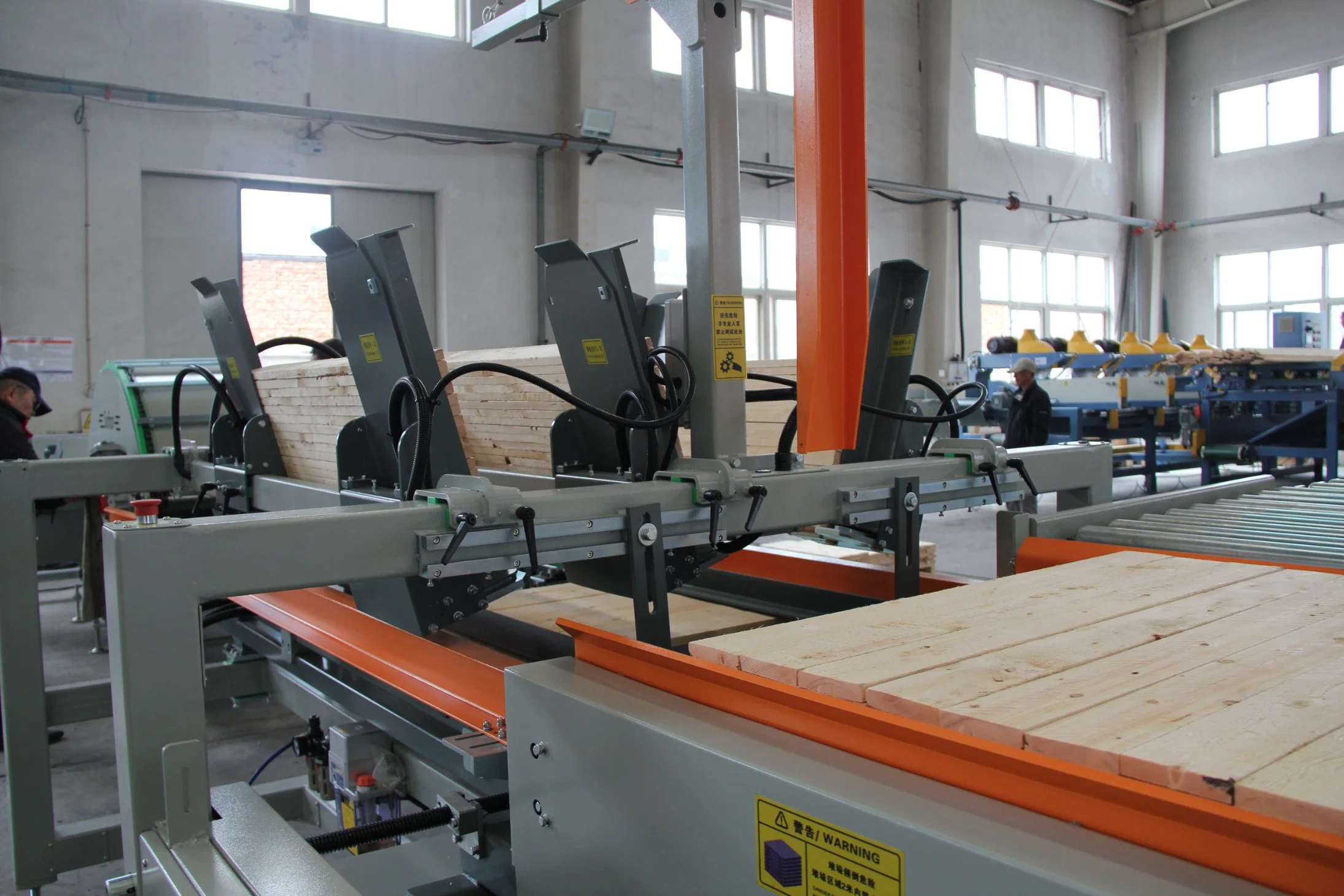 Sf8005+8010 Multi Cut Säge und Holz-Pallet-Stacker Holzbearbeitungsmaschinen
