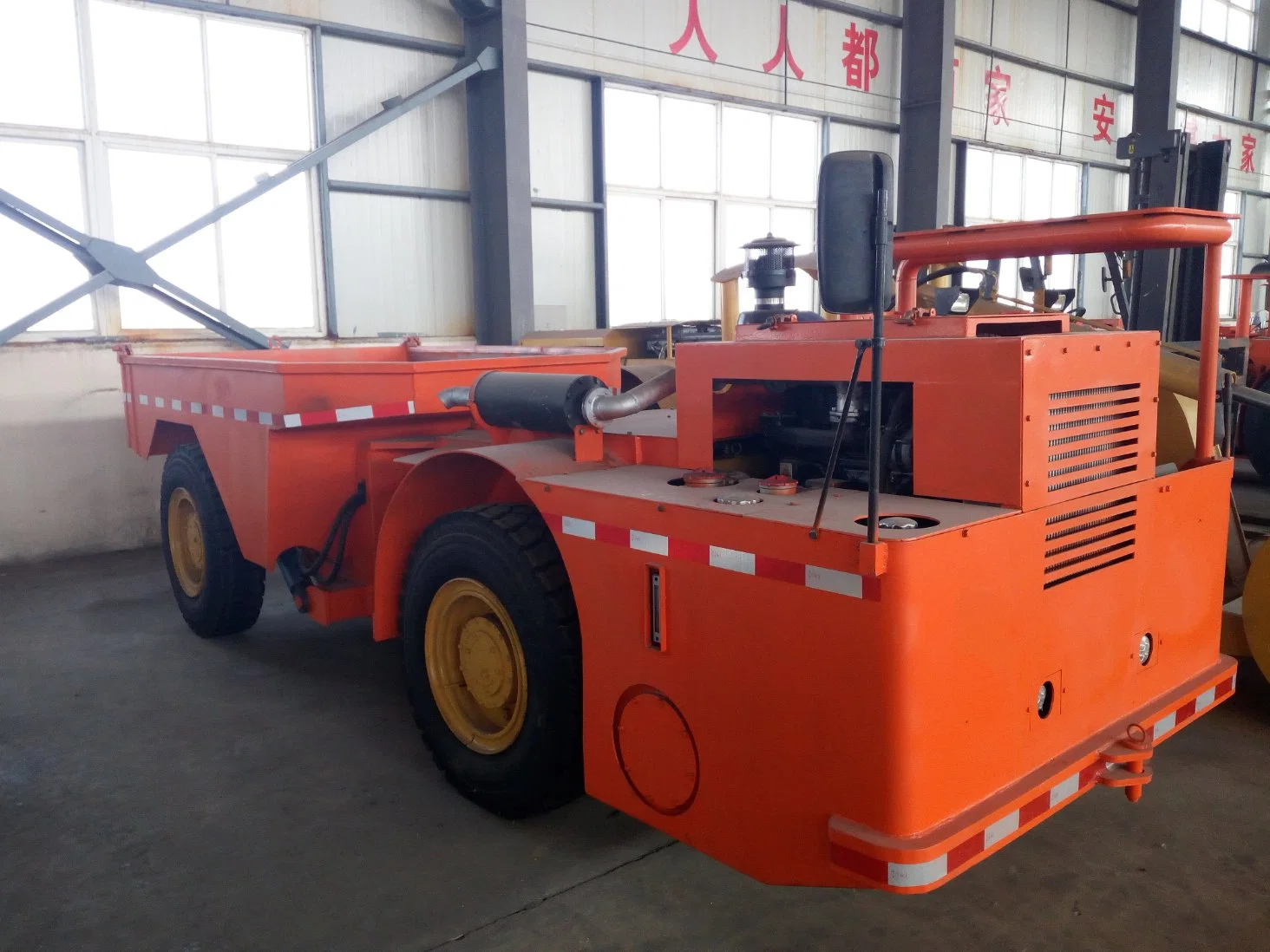 L'exploitation minière de camion à benne Diesel TT208 avec ce matériel minier souterrain robuste chariot bas profil