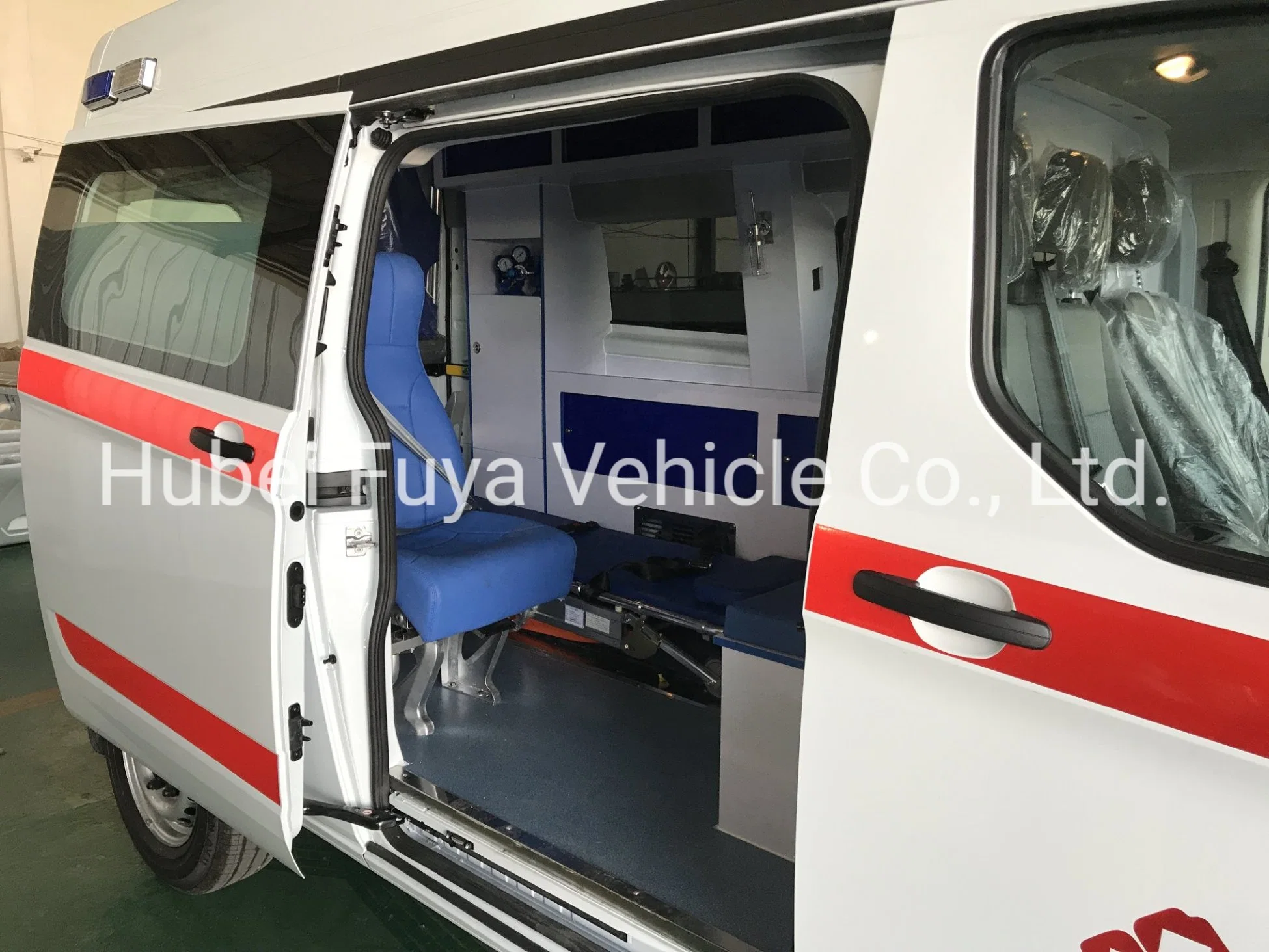 Ford Gasoline Used Ambulance Car for Sale Cheap Patient Monitor Mobile Dental Clinic Ambulance Vehicle