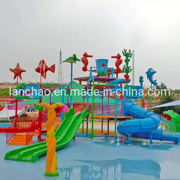 Parque acuático de diversiones de equipos de juego con niños Water Splash deslice