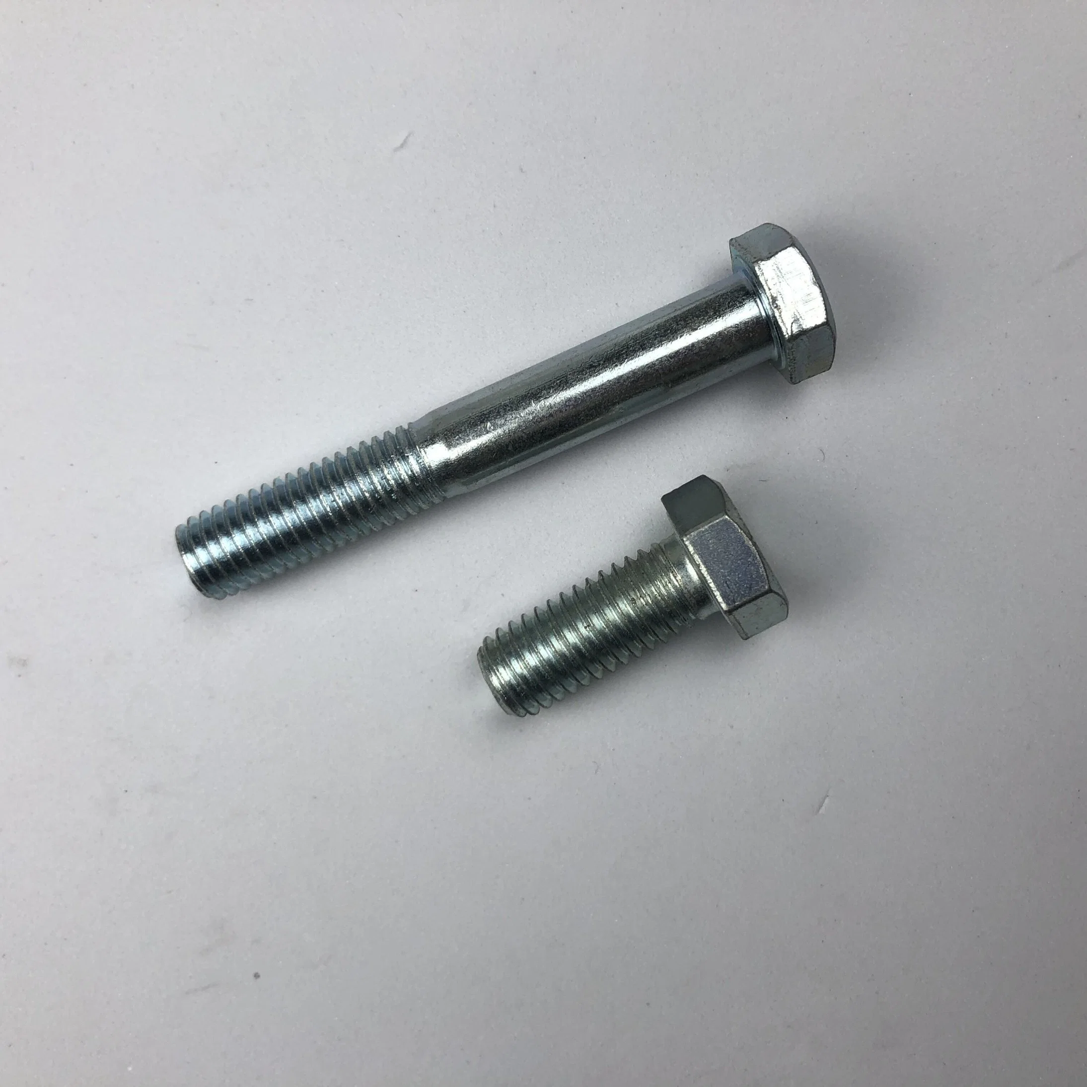 Made in China Zinc Plated Hex Bolt Customized Grade 8.8 Carbon Steel DIN933 DIN931