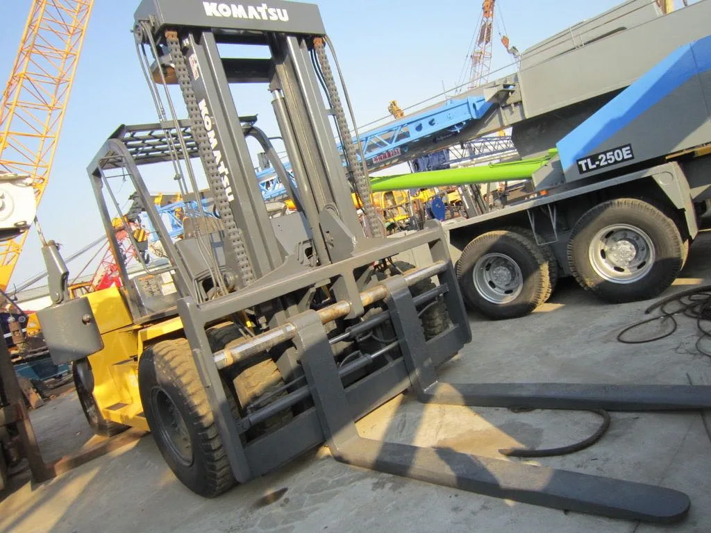 استخدمت اليابان Komatsu Forklift 20 طن 25 طن 10 طن ديزل بسعر منخفض للبيع