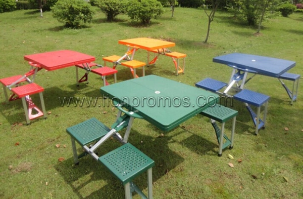 Outdoor Trade Show sièges repliables en plastique 4table avec parasol trou