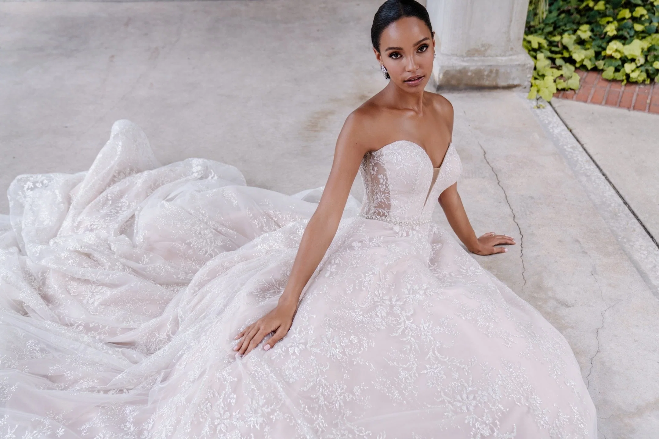 Vestido de boda con diseño de bola de cuello de manga larga de quita y pon personalizado Vestidos de novia de encaje