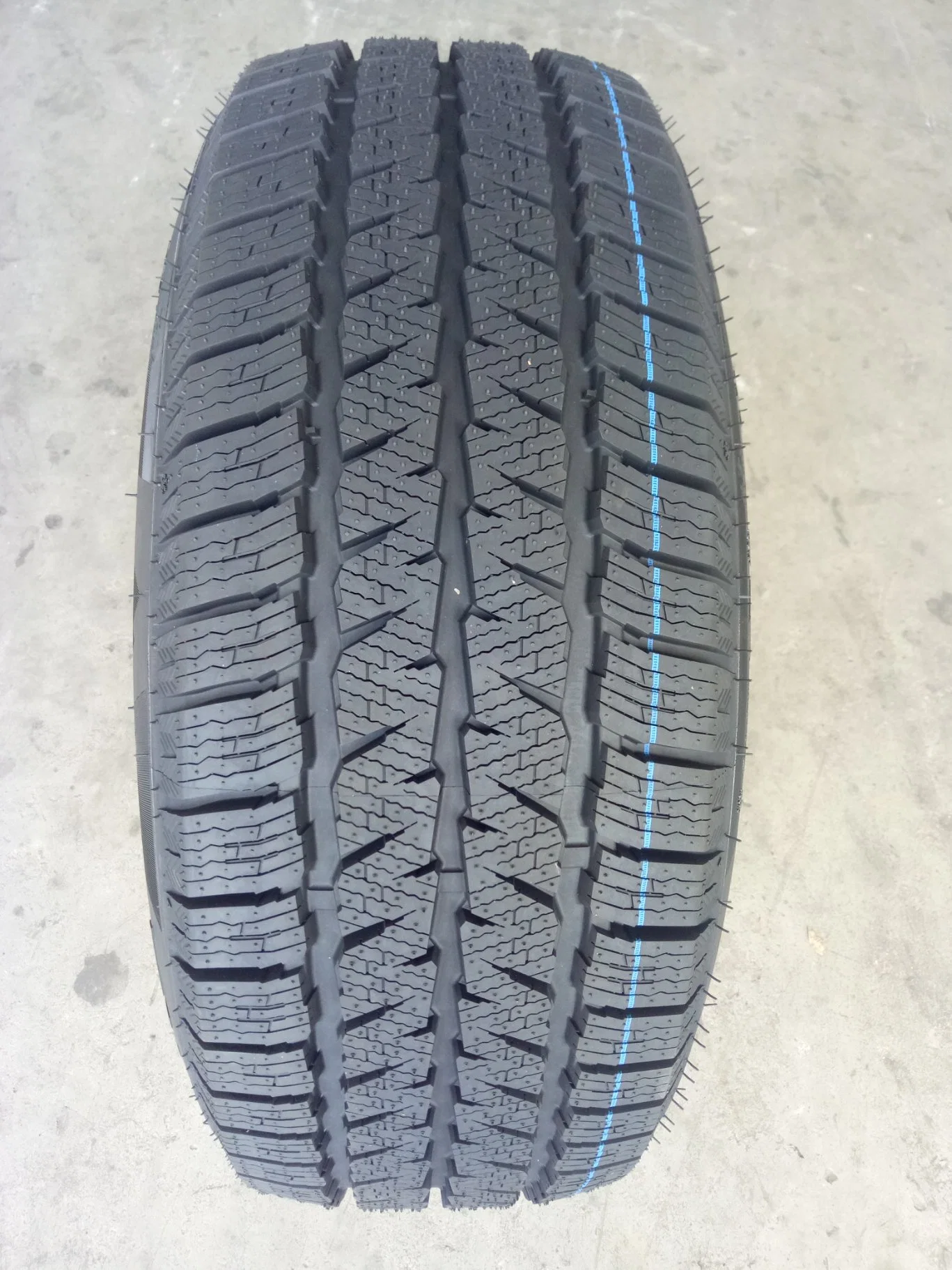 HD677 Best Studded Winter Tyres 205/55r16