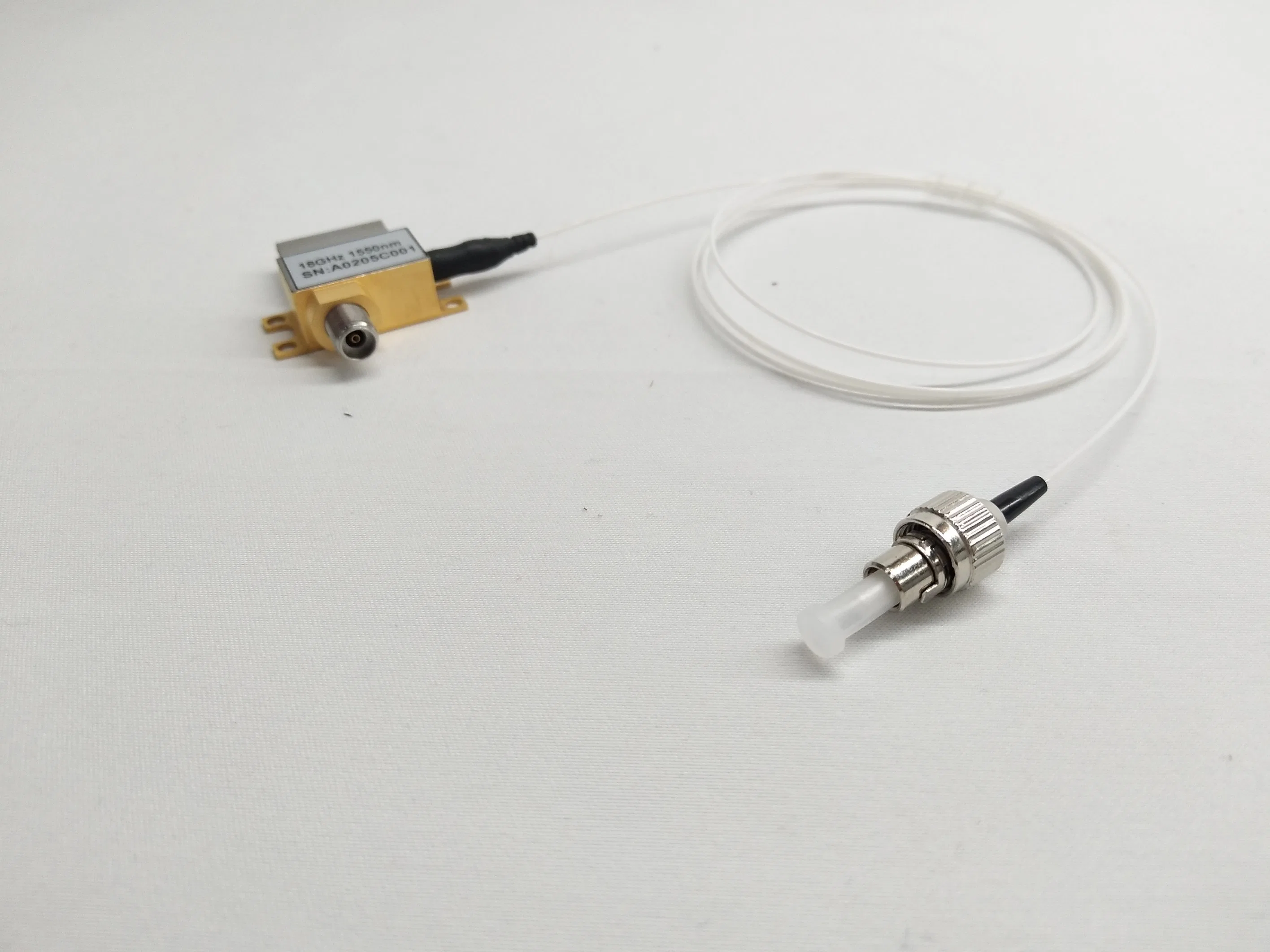 Broadband RF Direct-Tuned Dfb Laser with Low Noise for Lidar Ecm