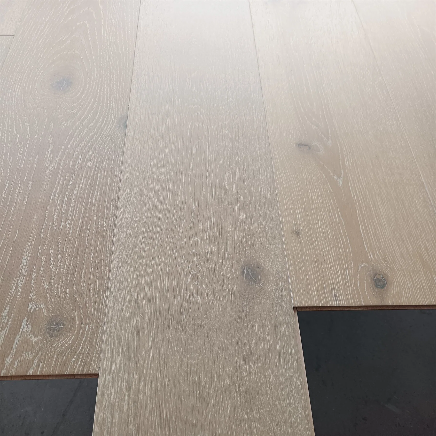 L'intérieur de haute qualité conçu un plancher en bois de chêne Produits de bois pour le pontage