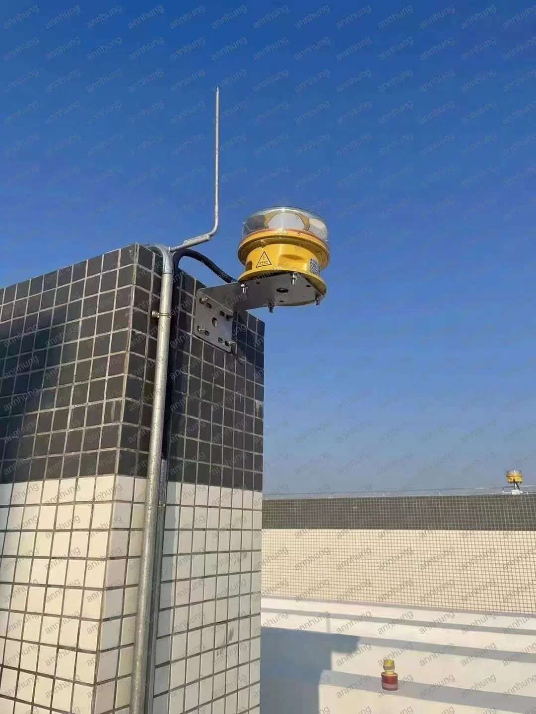 Customizable Aviation Obstruction Lights for Airport Control Towers