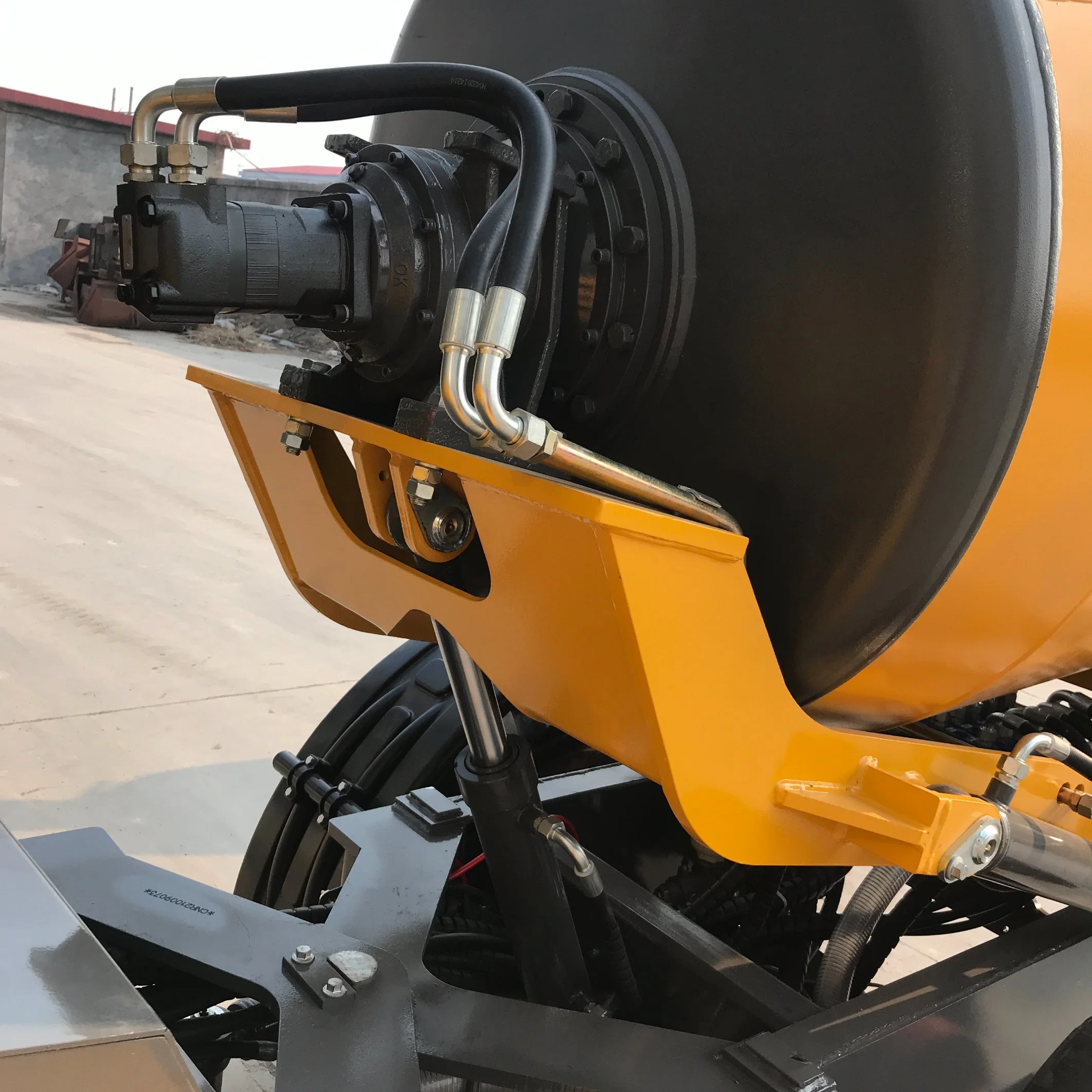 Mini Self Loading Concrete Mixer for Sale with Lower Price