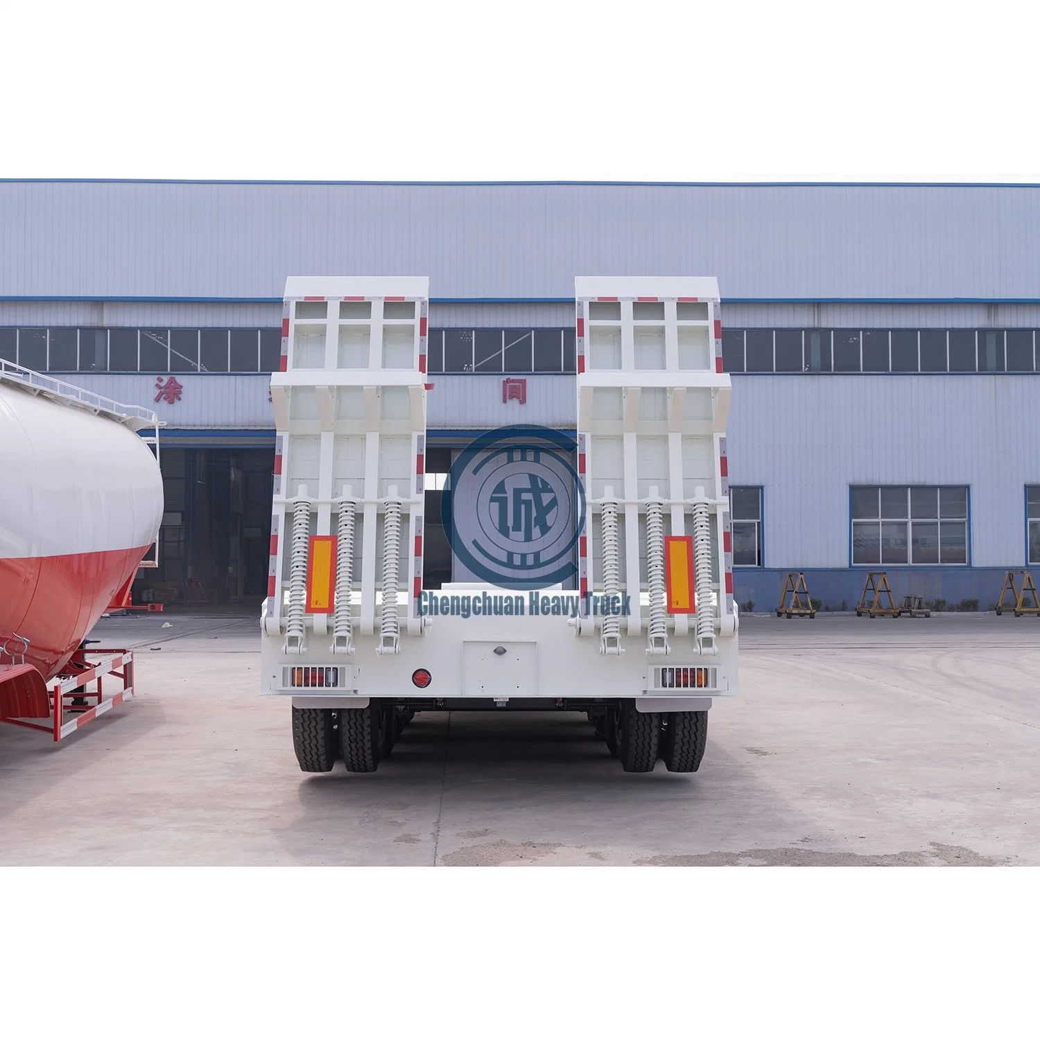 China Truck Trailer 3/4 Axles 40-120 Tons Low Loader Heavy Duty Excavator Transport Step Drop Deck Lowbed Low Bed Truck Semi Trailer for Sale