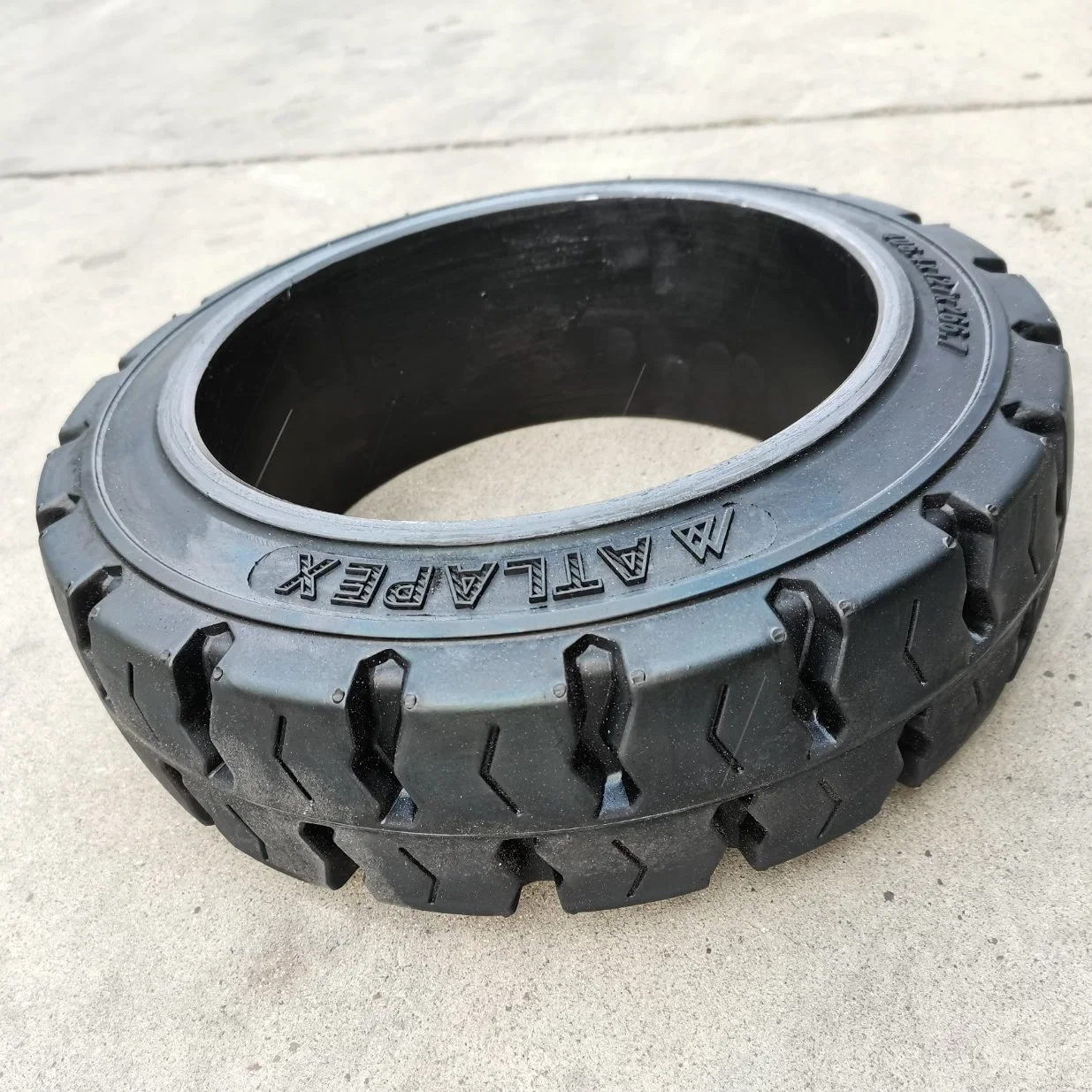 Durable Press on Band Tire Cushion Tire Electric Solid Forklift Tire 21X7X15 26X6X20 22X14X16 Tire Pressed on Solid Tire