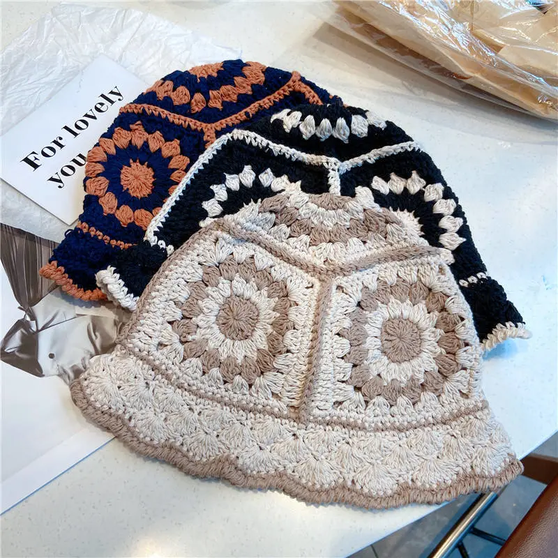 New Style Hand-Crocheted Fashion Flower Knitted Hat for Seasons