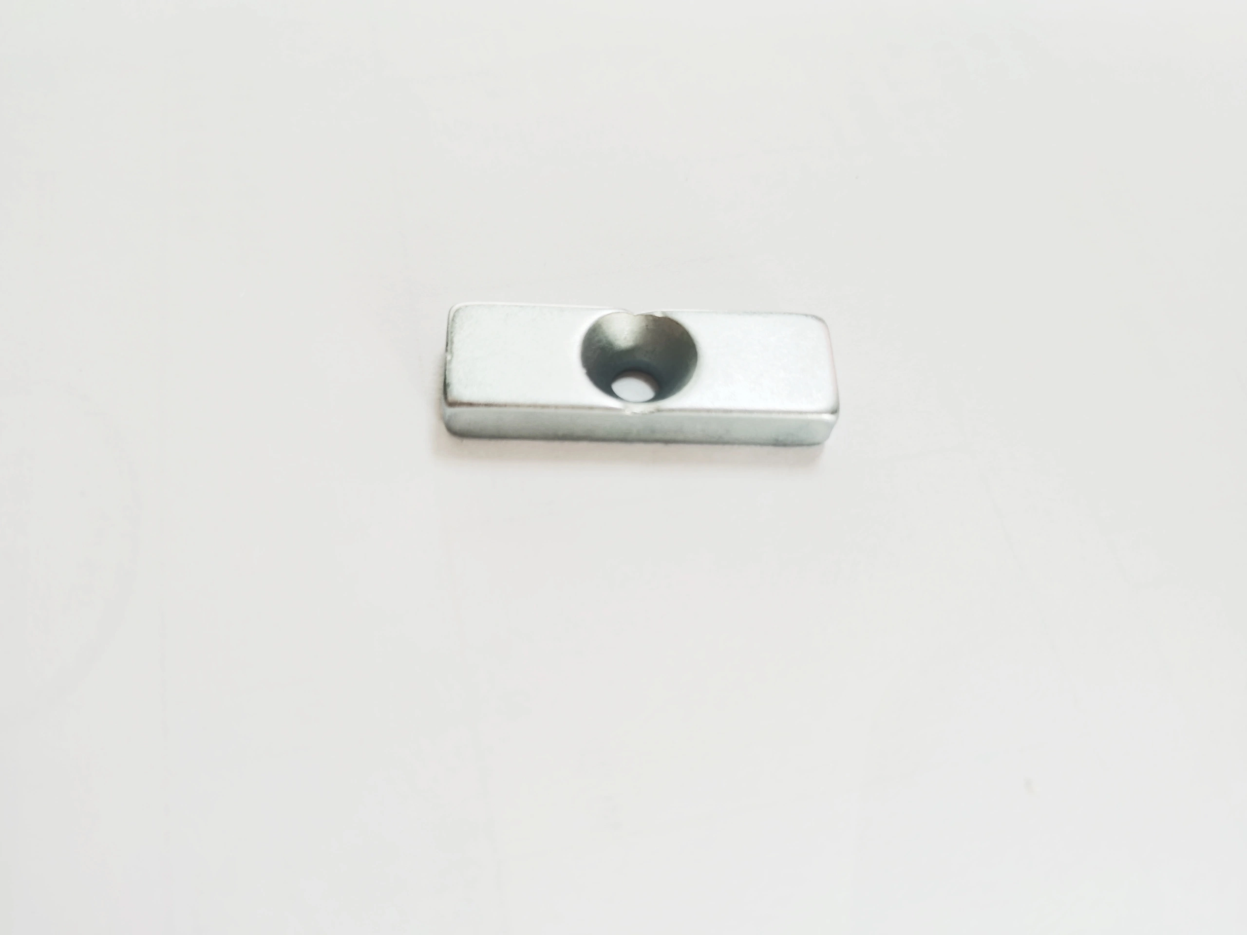 Sintered NdFeB Neodymium Permanent Magnet Rectnagle Shape with Couter Sunk Hole