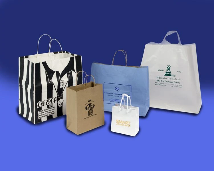 Los logotipos de las bolsas con ropa de zapatos de compras la bolsa de embalaje personalizadas bolsas de papel Paquete