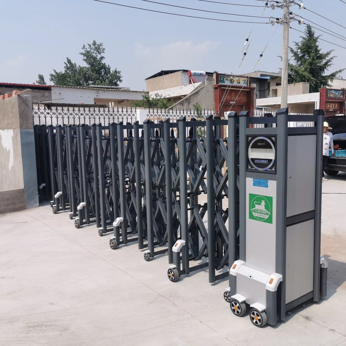 Nueva serie Qi retráctil de aleación de aluminio puertas de la carretera de la intersección de la escuela puerta valla