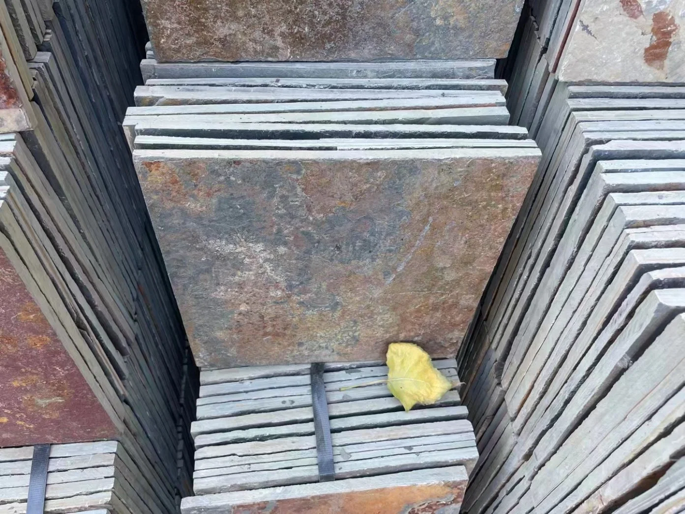 Китай на заводе природных ржавыми Slate камня для наружной и внутренней стены здания/пол