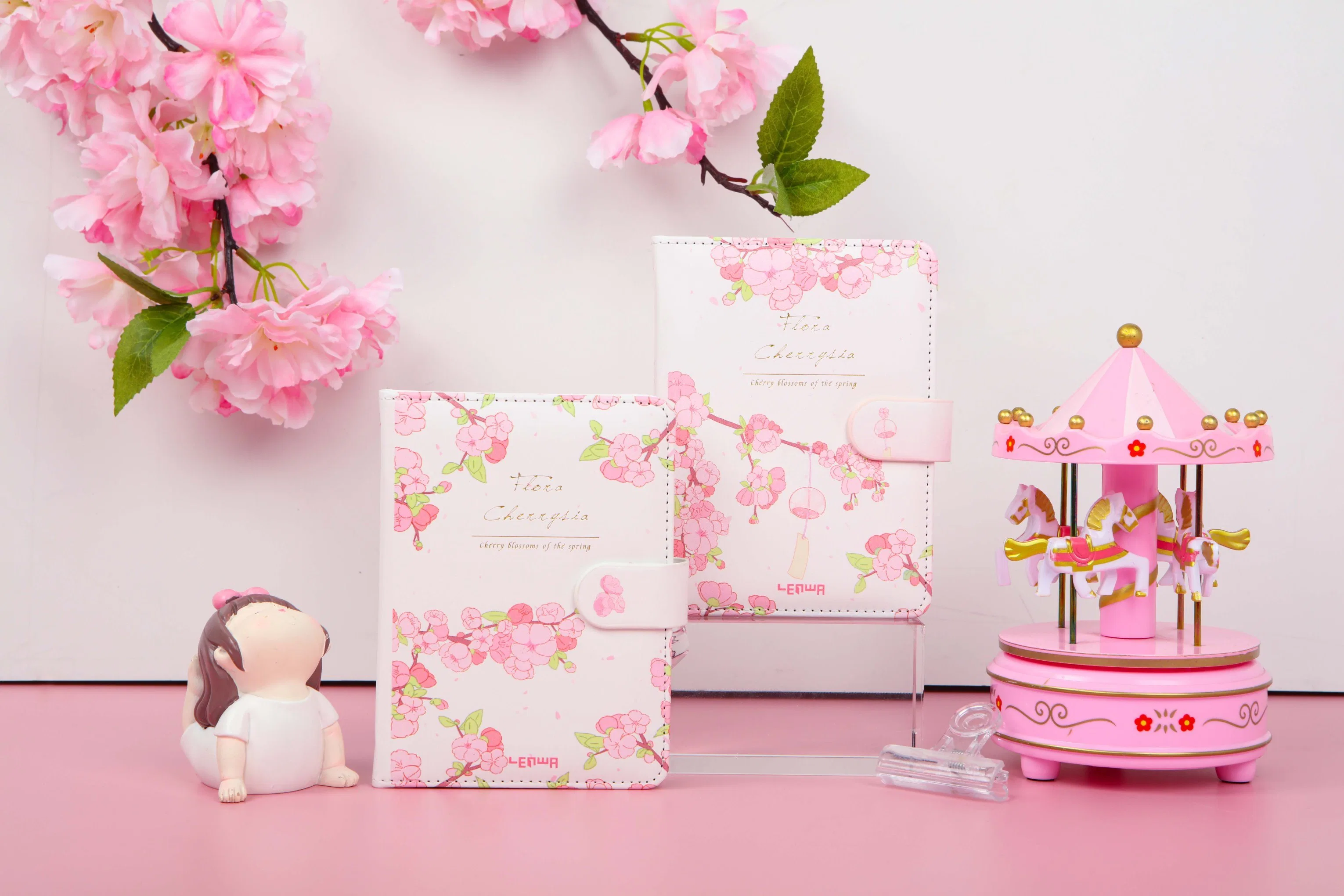 Blocos de notas em Rosa Cherry Blossoms em blocos de notas de capa PU Romântico na Primavera