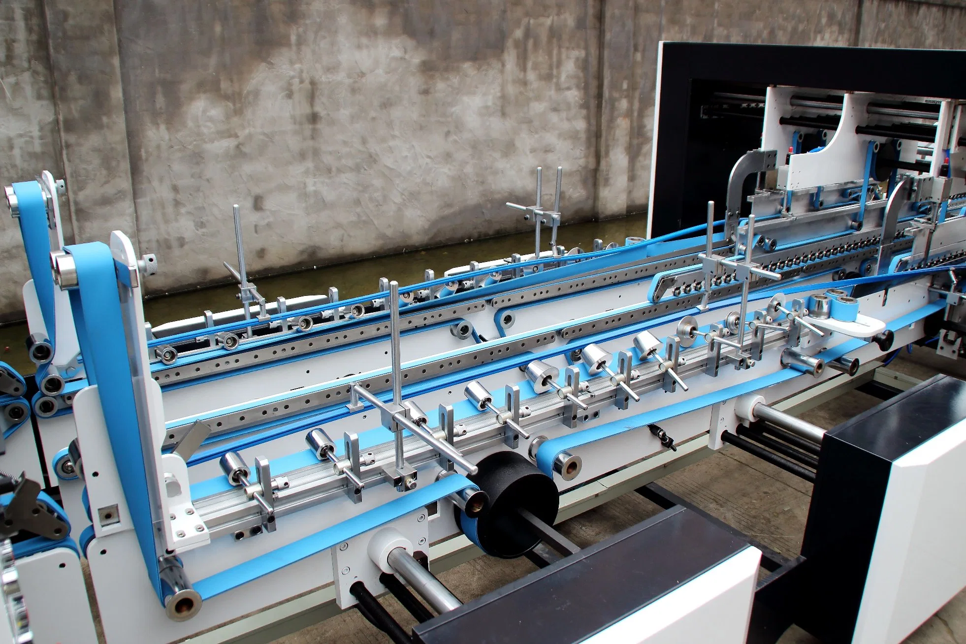 Automatic Machine for a/B/E Corrugated Folder Glue with a Competitive Price (GK-1200PC) Series