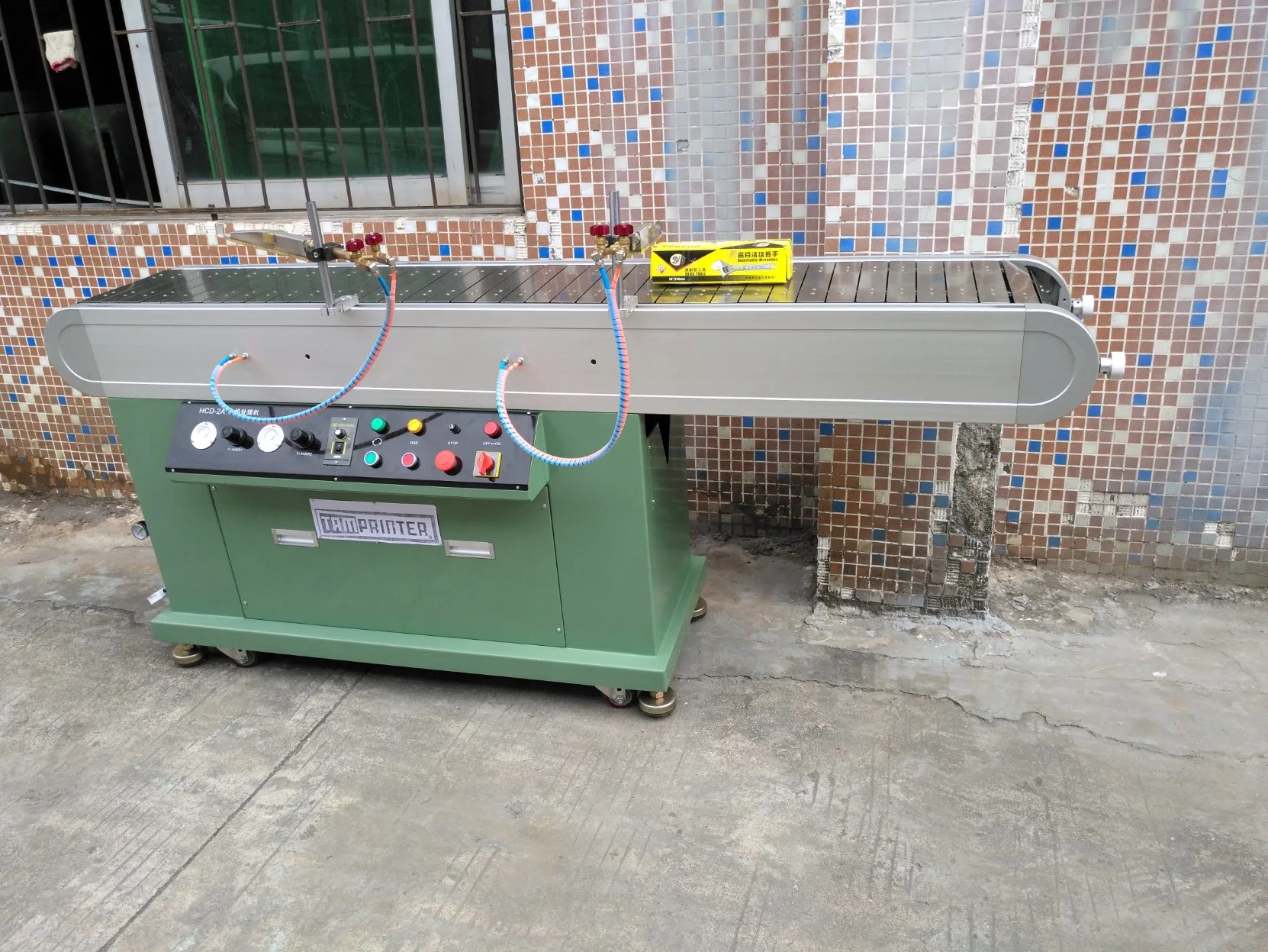 Air-Gas Burner Bottle Flame Treatment Machine with Automatic Ignition and Product Dwell and Simultaneous Rotation Made in China Tamprinter Brand Shenzhen Factor