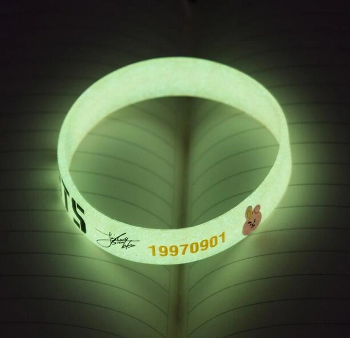 A decoração de parte da Vela Aquecedora bracelete LED LED multicolorido bofetada banda com a marca do OEM