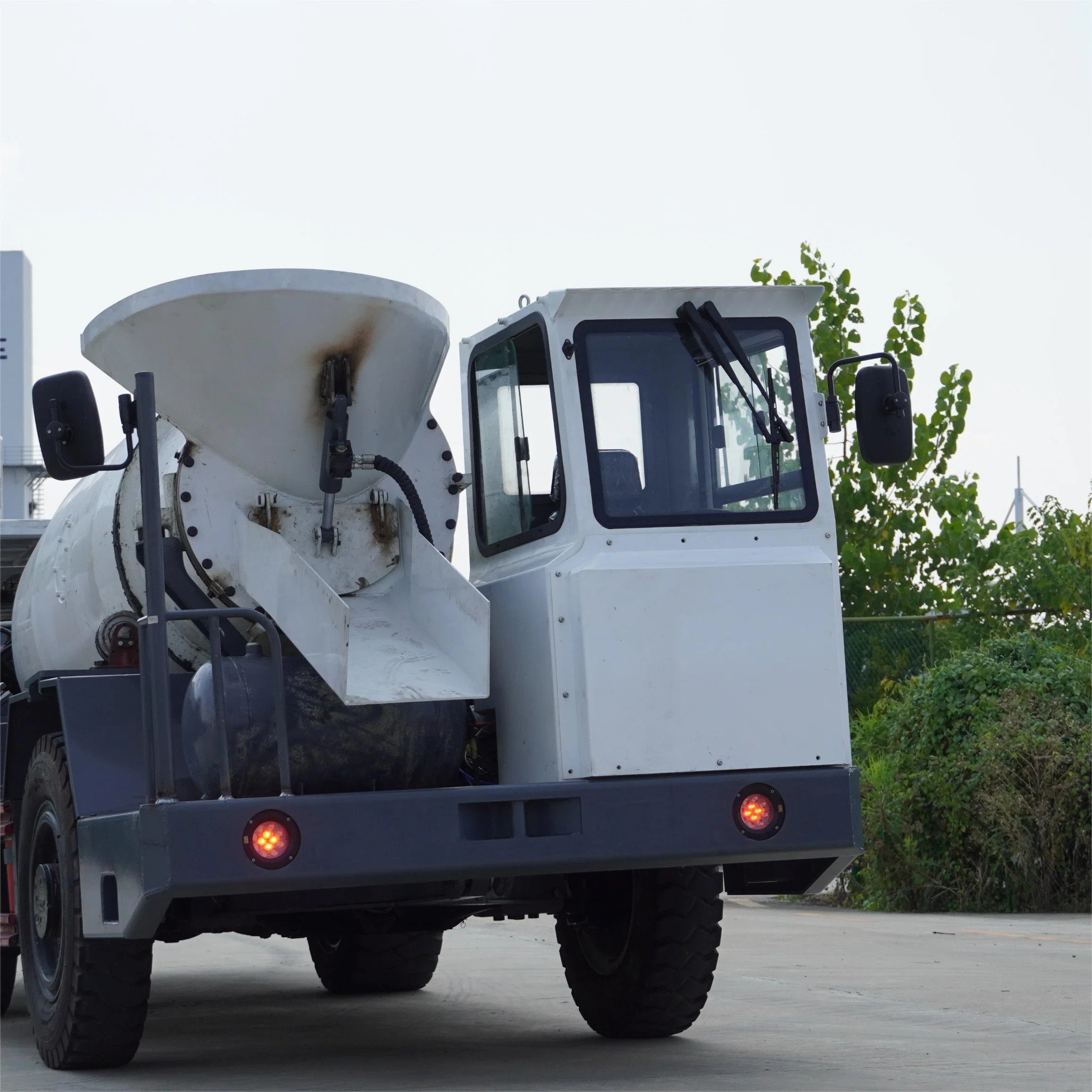 Wc5bj 5cubic Meters Capacity Concrete Mixer Truck Undergroud Coal Mining Equipment