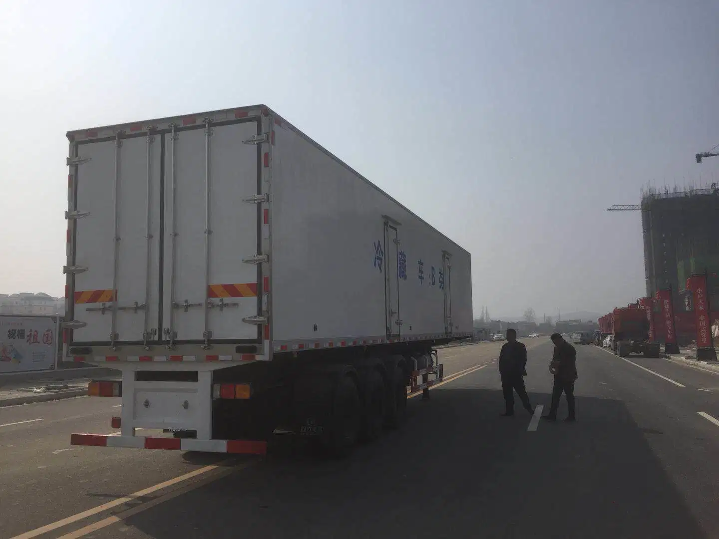 Factory Price 3 Axles Reefer Cold Frozen Cargo Van Transport Refrigerator Trailer for Sale