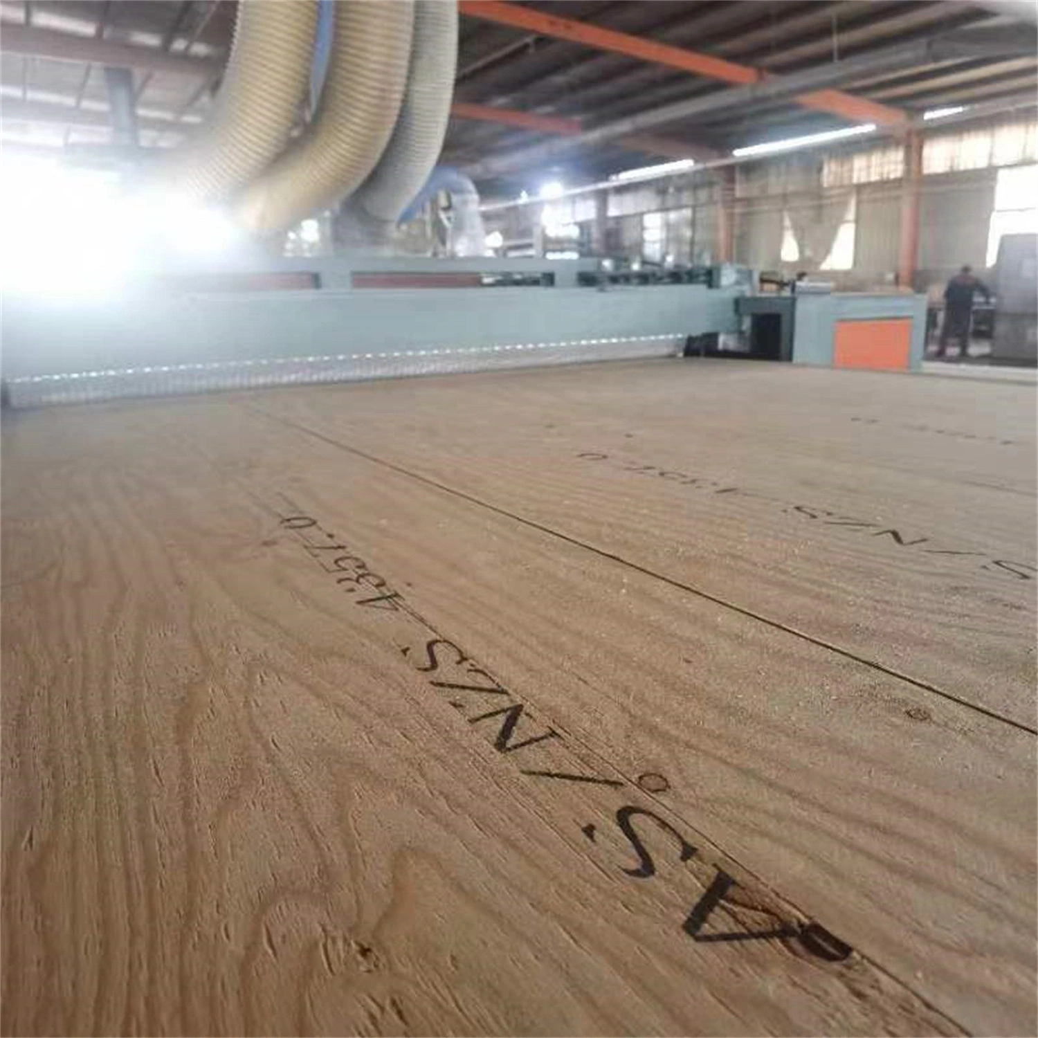 45X360X9000مم E14 قشرة زينية مصمتًا LVL Beams Concupletual LVL Timber خشب رقائقي من اللفود