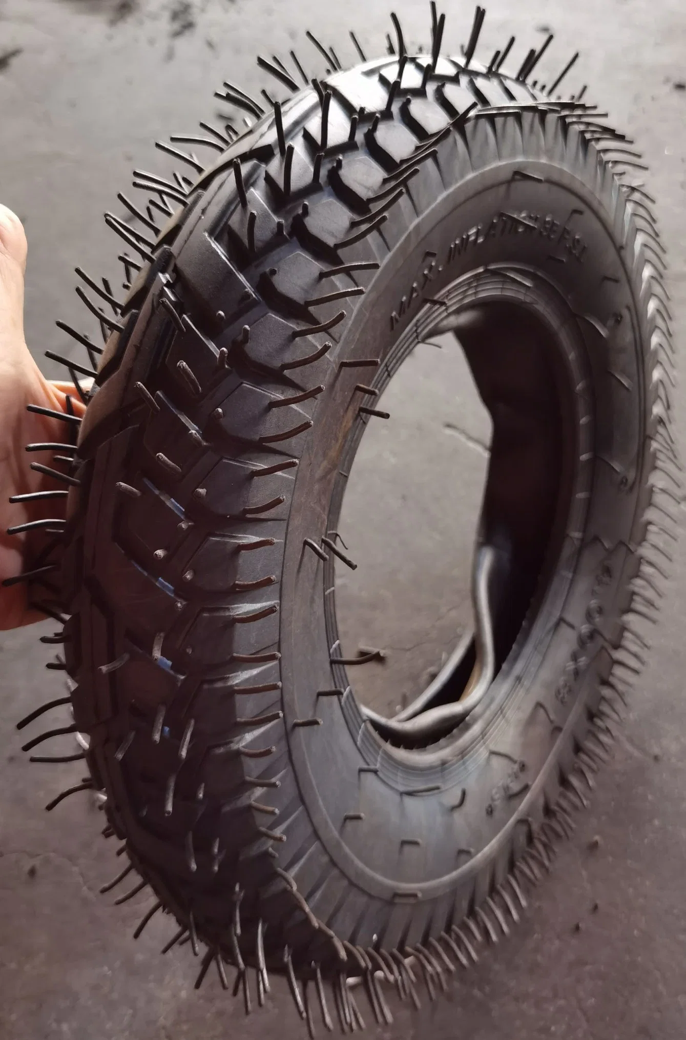 4.00X8 4pr Heavy Duty Wheelbarrow Tyre and Inner Tube Ruedas and Penus