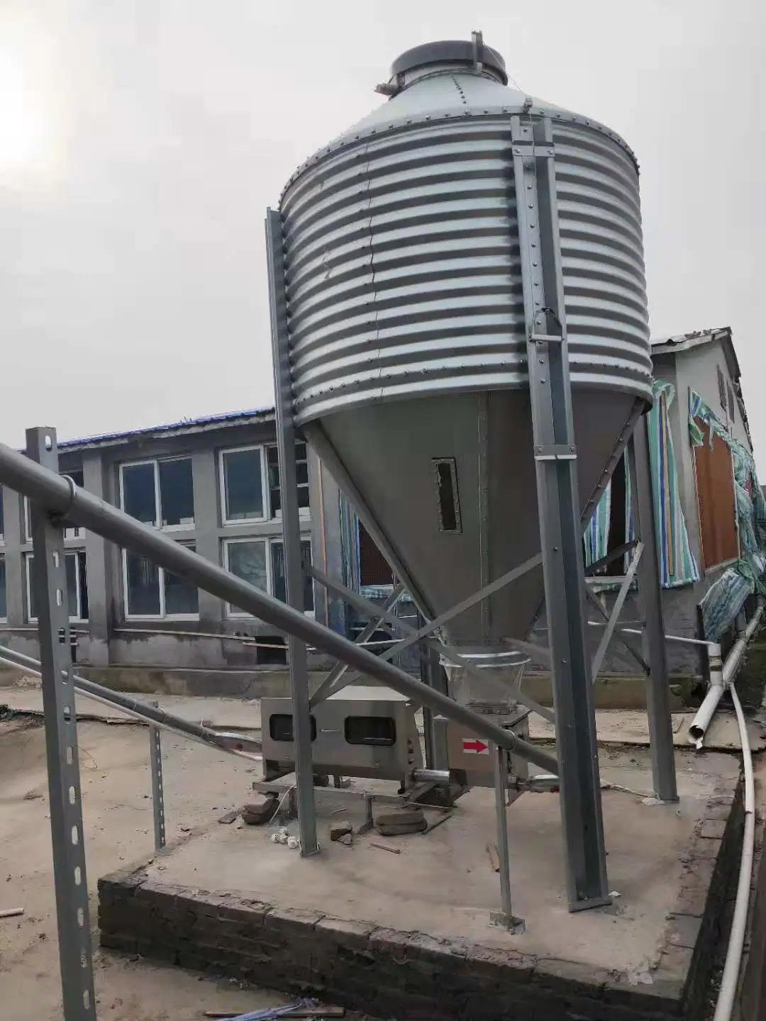 Protect Grain / Feed From Moisture and Offer Easy Unloading Steel Silo