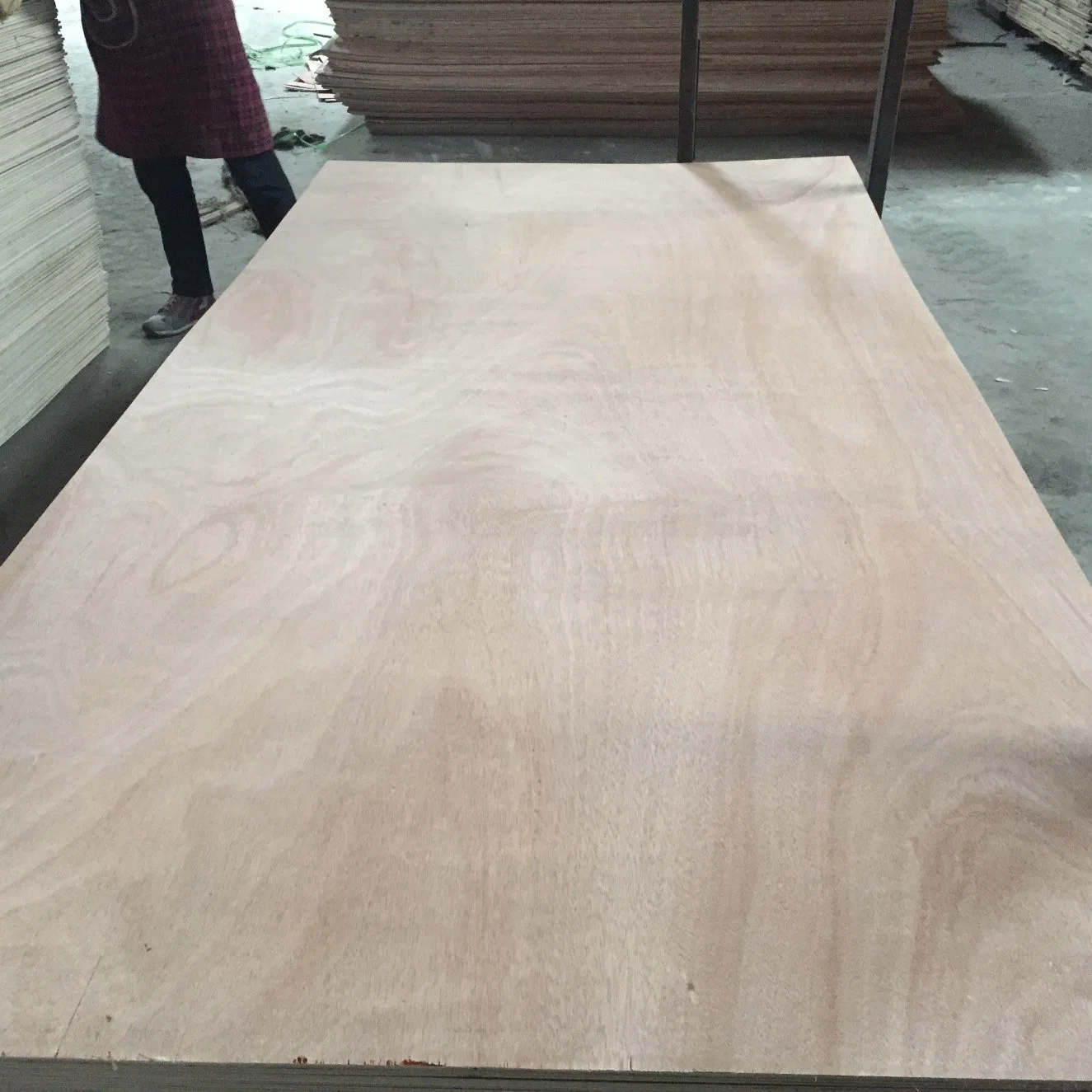 Factory Wholesale/Supplier 18mm Commercial E1 E2 Poplar Core Board Eucalyptus Pine / Birch / Okoume / Bintangor Veneer Faced Furniture Marine Plywood