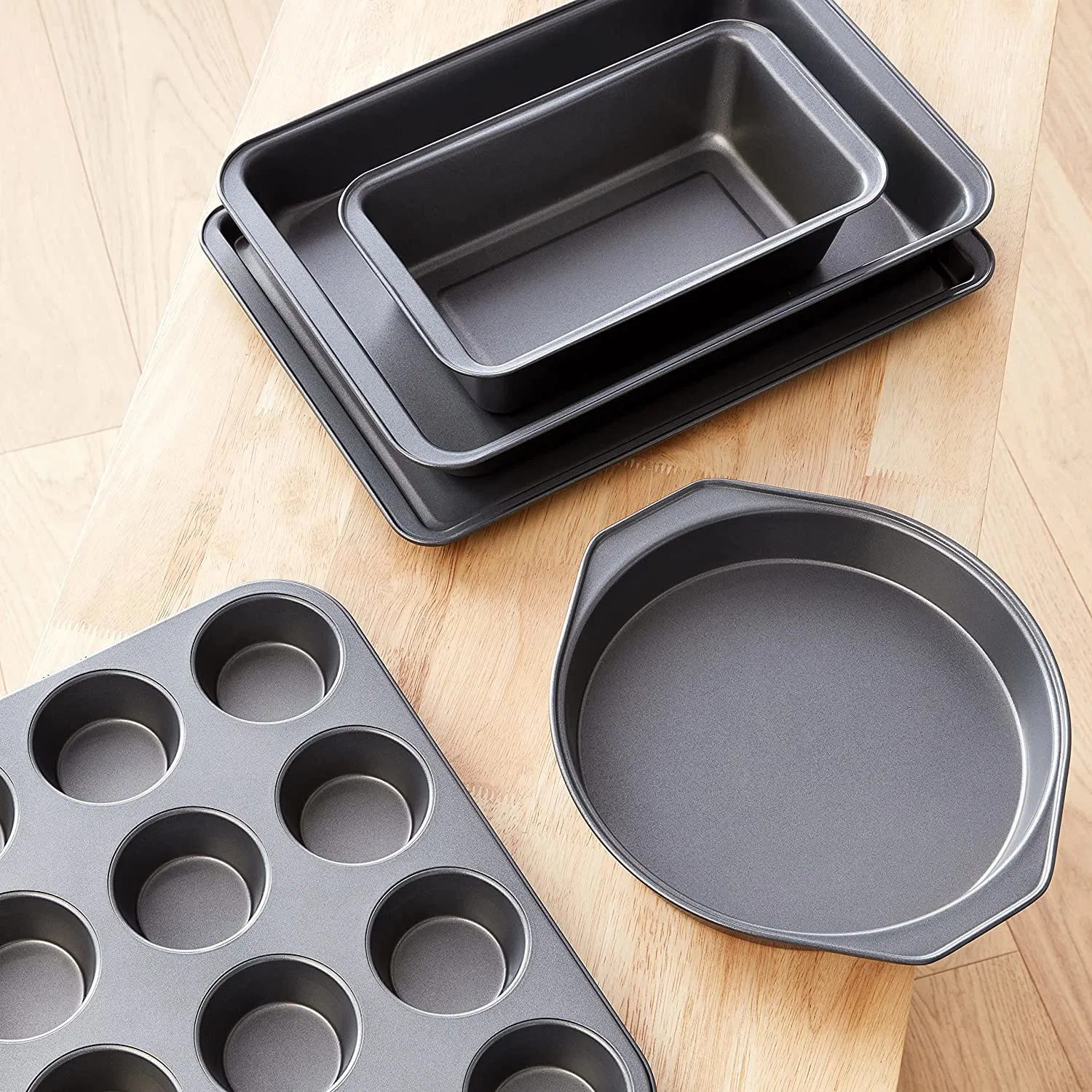 Heavy-Weight Steel Construction for Bakeware Set Thorough, Even Heating