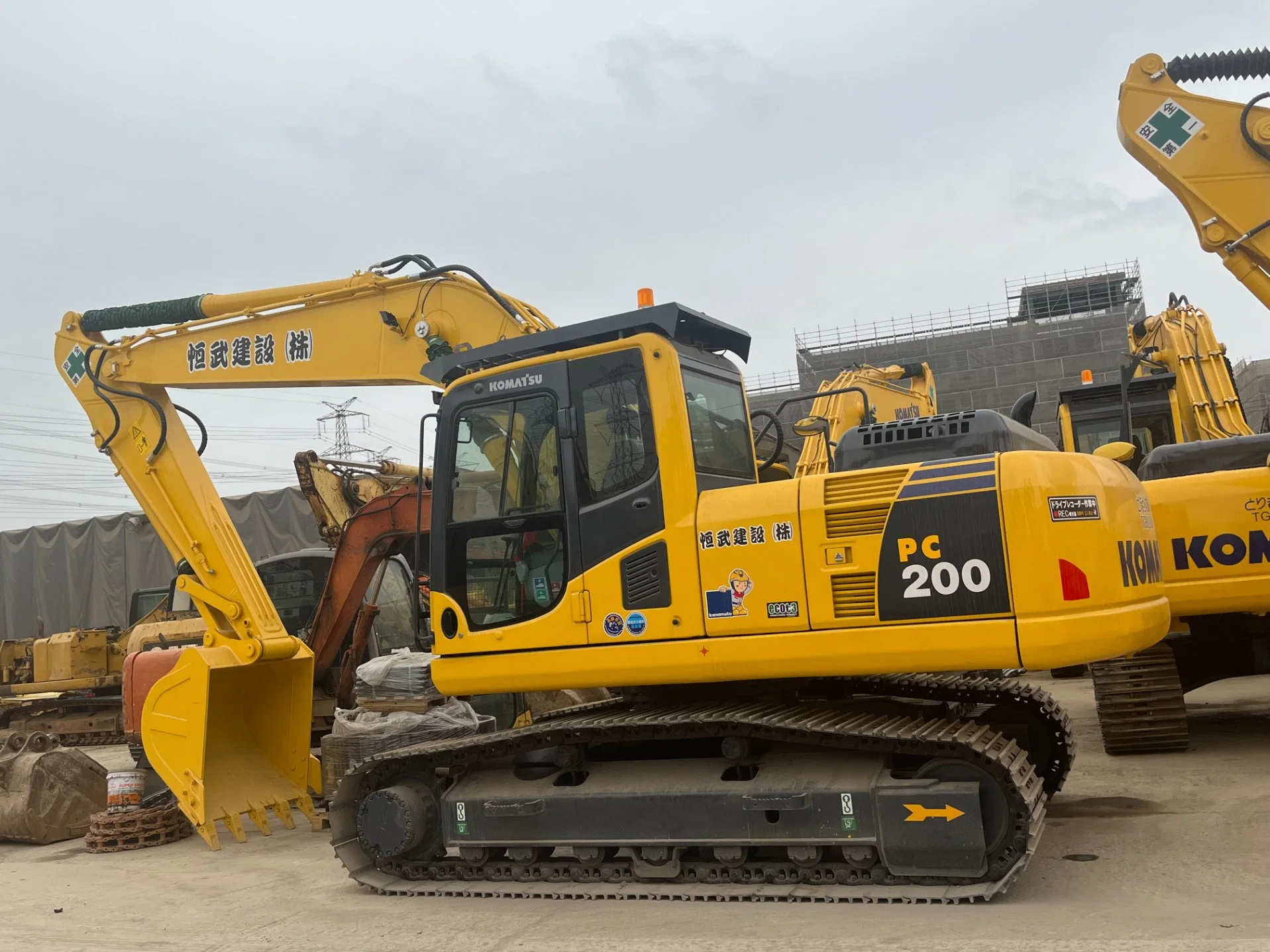 الحفار الجديد 95% Komatsu PC200 السعر منخفض، المستخدم اليابانية Komatsu PC200-8 PC200-8mo PC200-8n1 PC200-10 PC210 PC220 PC240 الحفارات