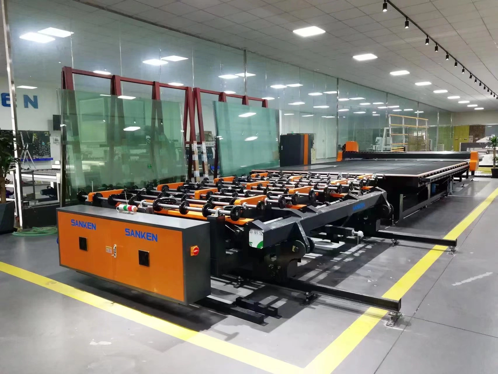 Sanken CNC Glass Cutting Machine Tempered Glass Plant High Effeciency Cutting Table