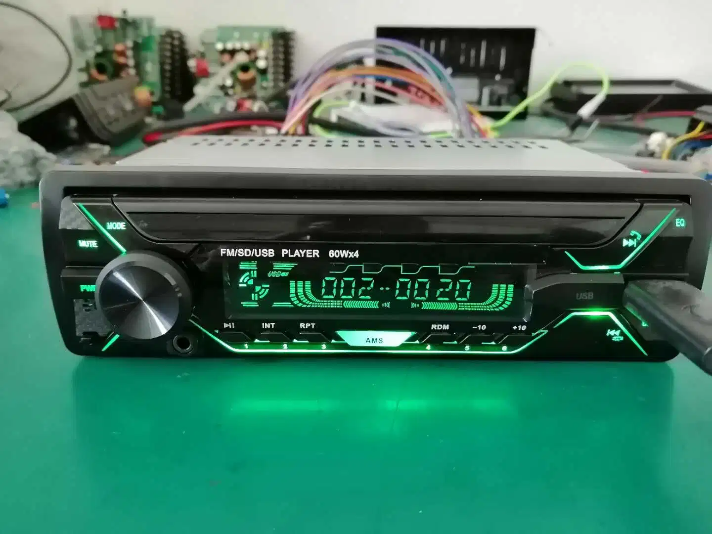 Nice Model High Power Mutil-Color Car Radio with Blueooth