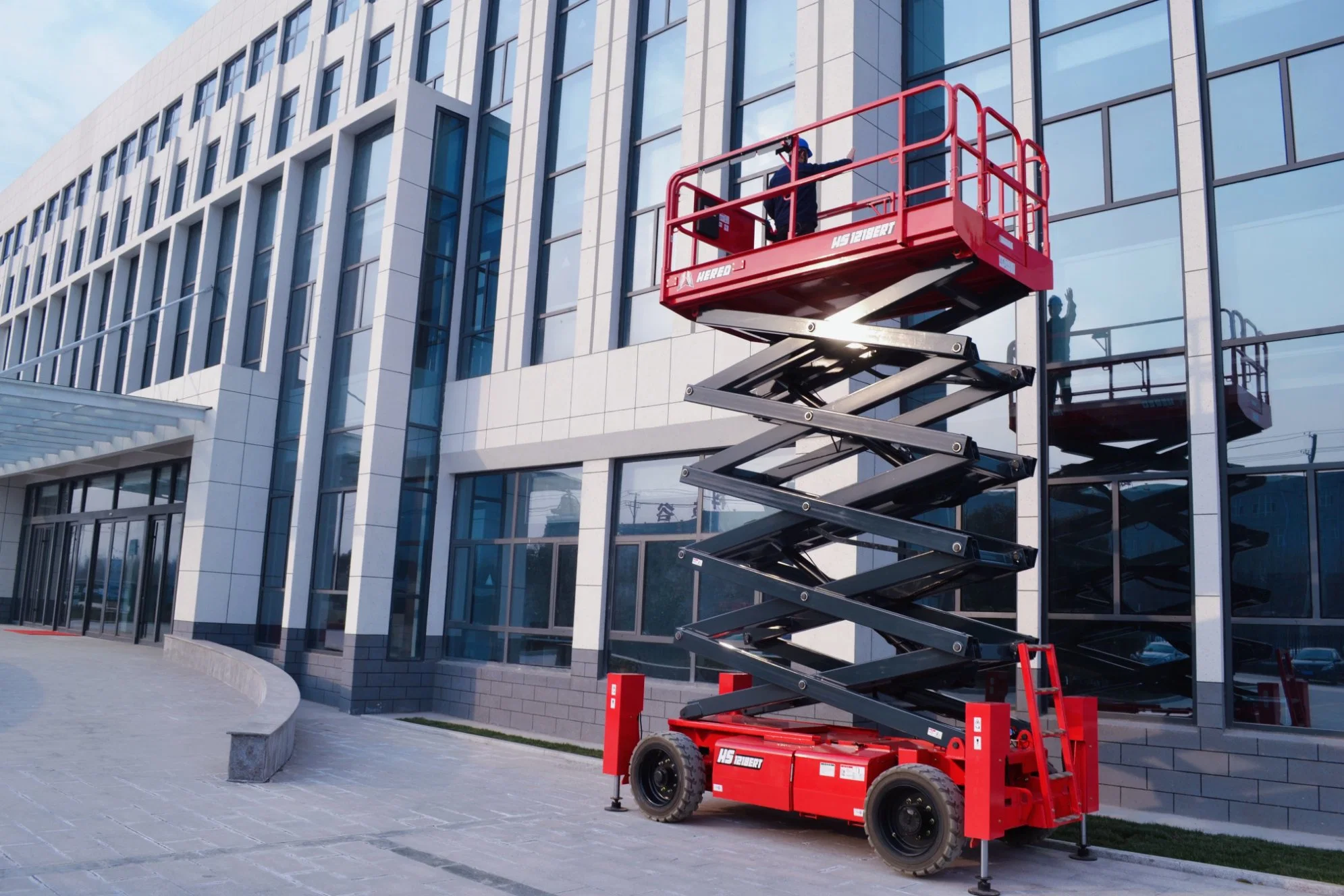 Good-Quality Mobile Electric Scissor Lifts Mobile Access Equipment for Sale