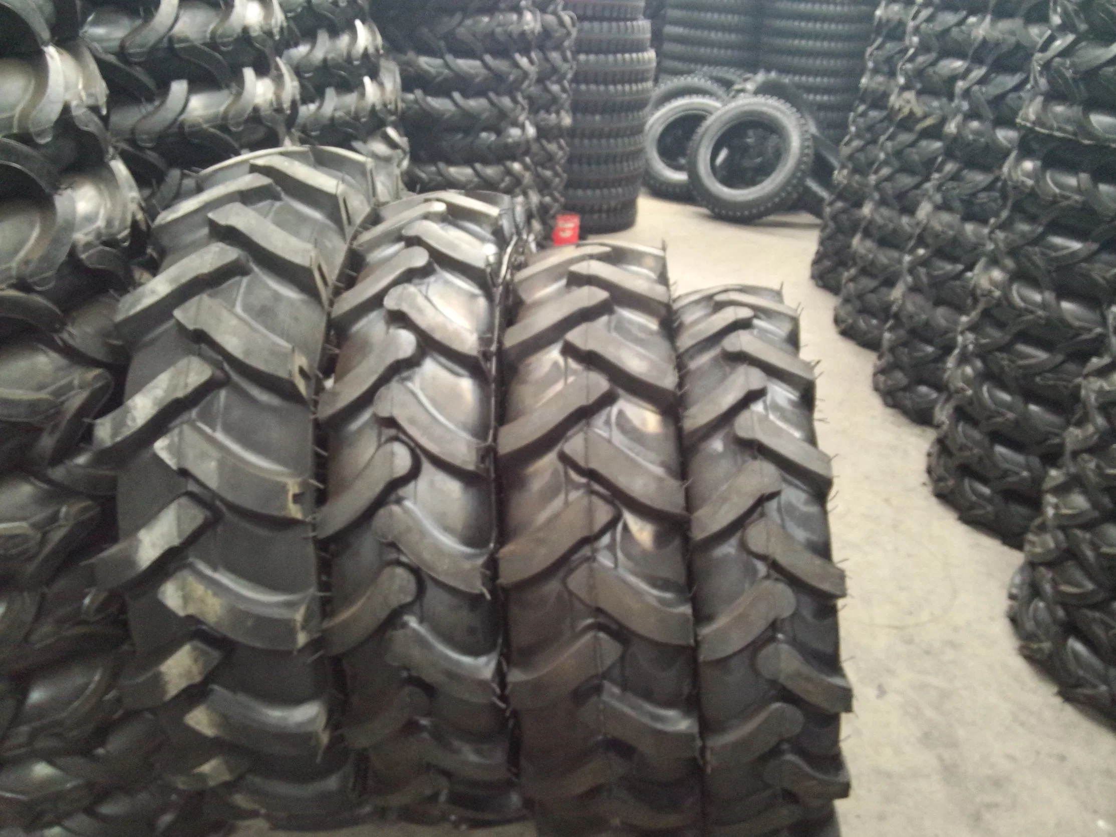 Agriculture Tire Tractor Tires R-1 Pattern 8.25-16 8.3-20 8.3-22 8.3-24 9.5-16 9.5-20 9.5-22 9.5-24 Used for Farm