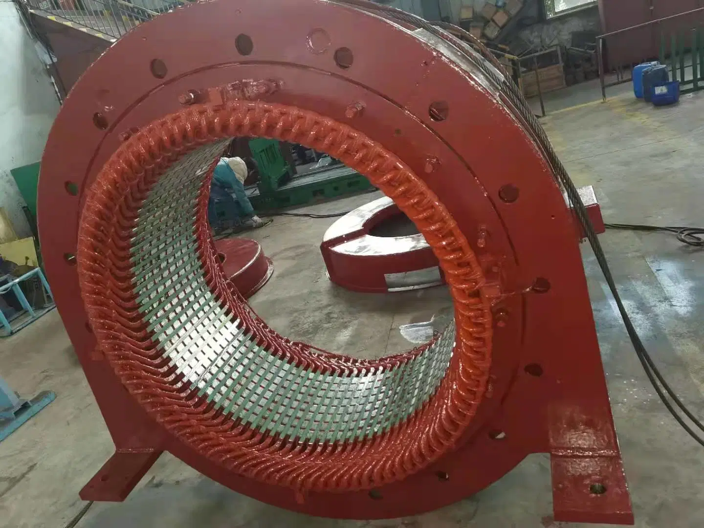 Single phase electric motor assembly