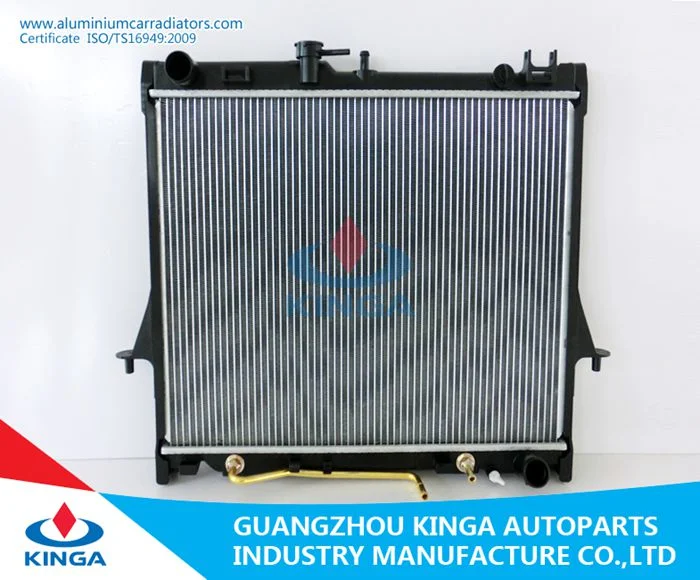 Wavy Fin Car Radiator for Pickup Dmax 2006- ISO 9001 / Ts 16949 Approved