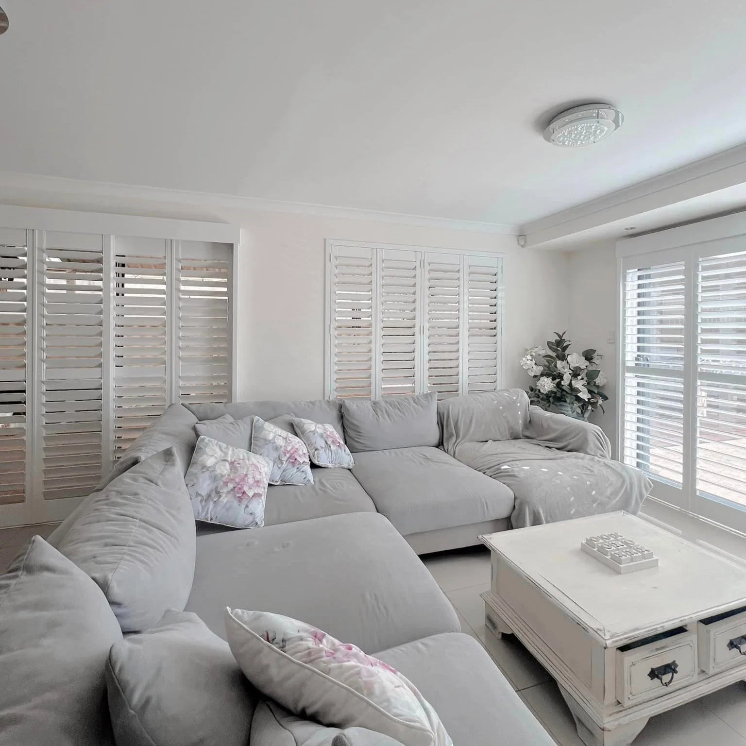 Cafe Window Paulownia Plantation Shutters for Family Room Good Quality