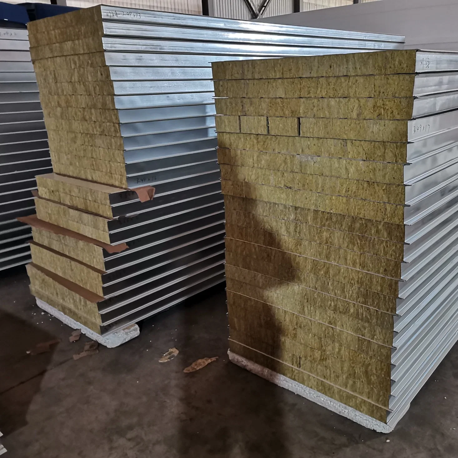 PUR/PIR/Rock Wool/EPS/Polyurethane /Sandwich Panel for Wall and Roof in Construction Industry