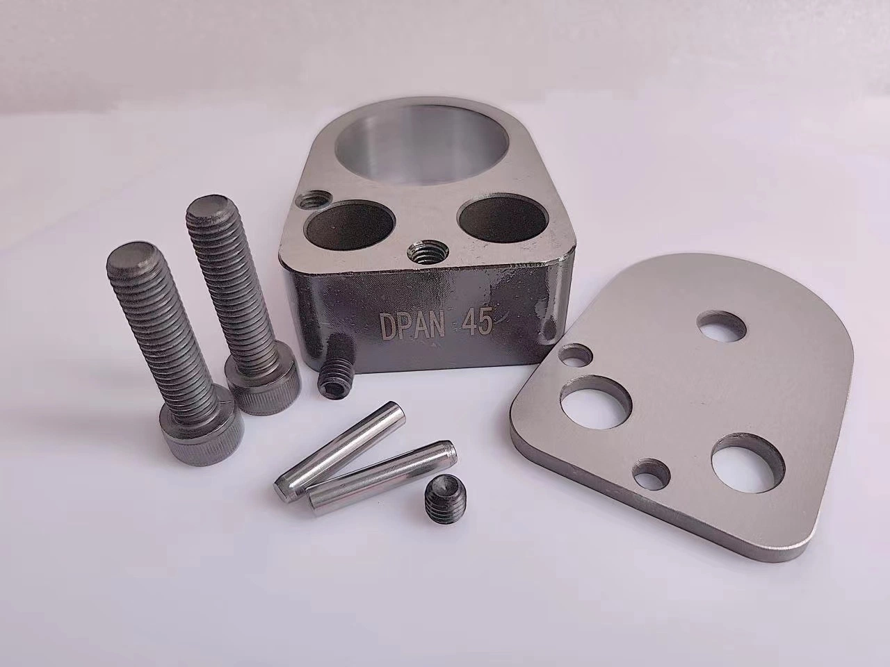 OEM Standard Retainer Precision Machining Parts DIN Round Headed Punch Retainers